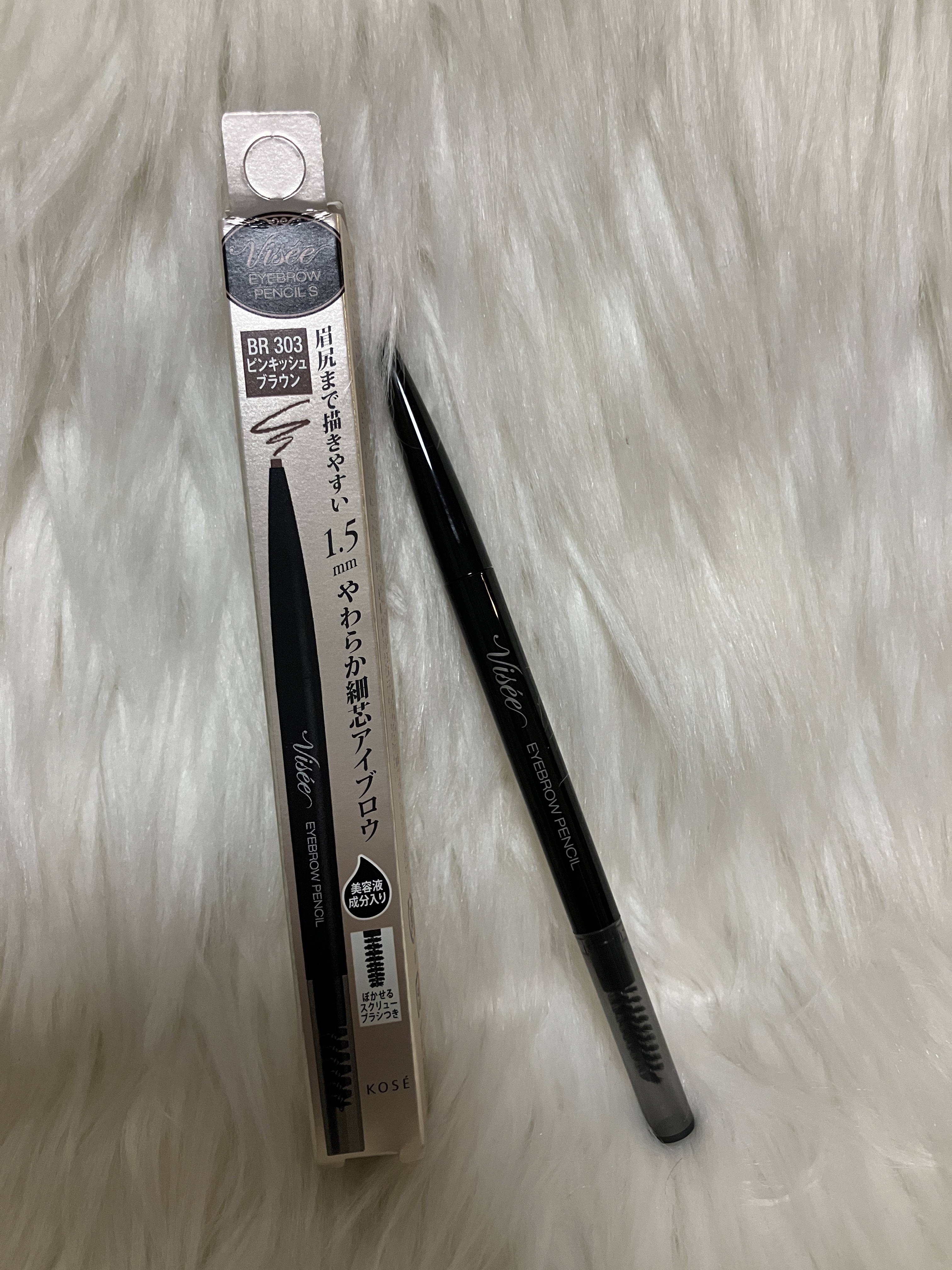 BR303 ピンキッシュブラウン

リピ2本目使い切りました！

かなり淡いピンクブラウンで、ピンクメイクする時はいつもこれです👍

本当に淡いので、パウダーなしでこれ一本で仕上げられます☺️

たださすがに減りは早い💦
私が使いまくっ