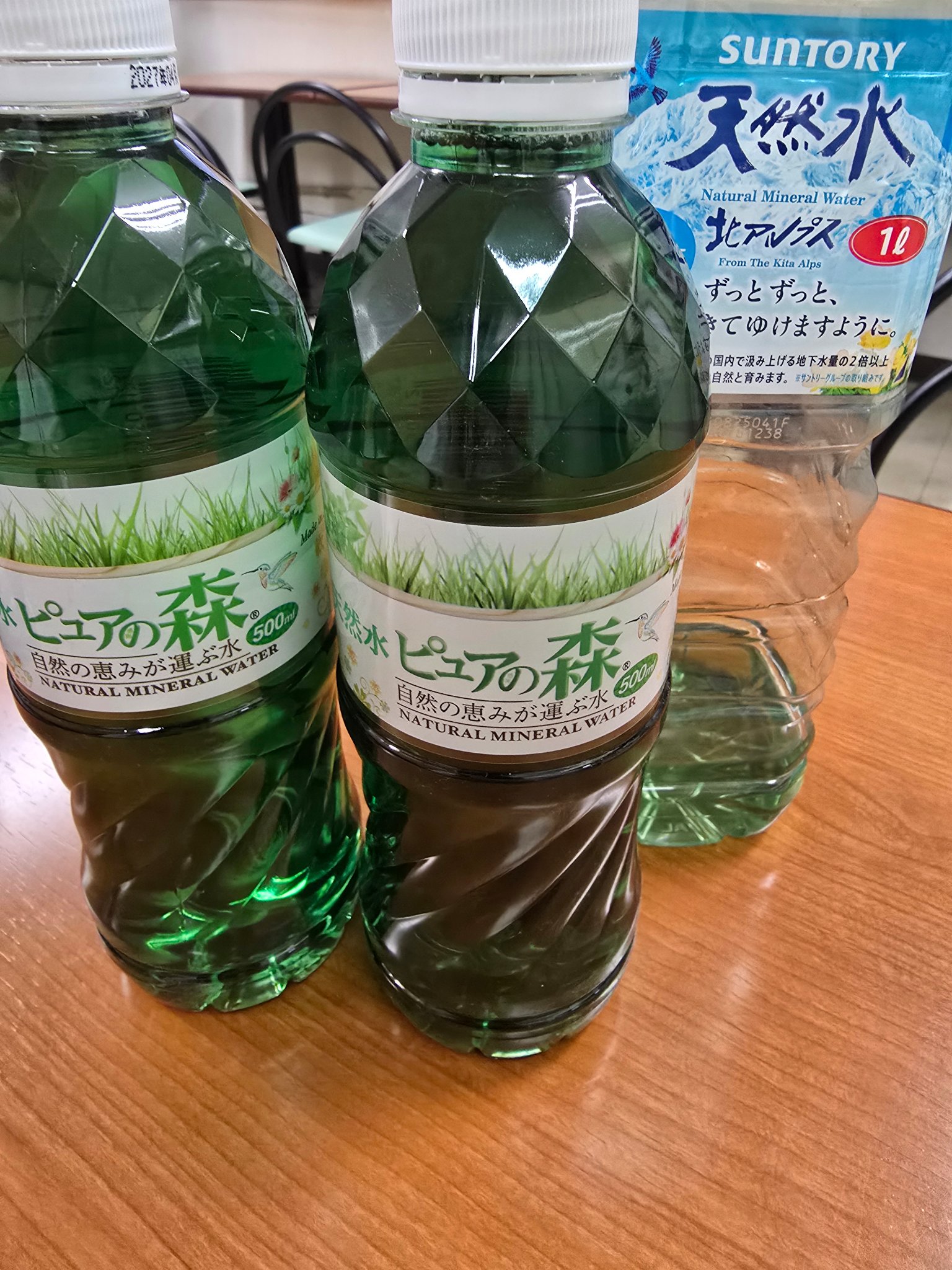 皆さんおひさしぶりです✋
こんばんは😊

ずっと投稿サボってるうちに体重が１ヶ月半でマイナス16キロ減成功しました👏
運動してません‼️←続かないもん笑
食事制限してません‼️←物価高で続かないしお金ないもん笑
水分補給しっかりしてます