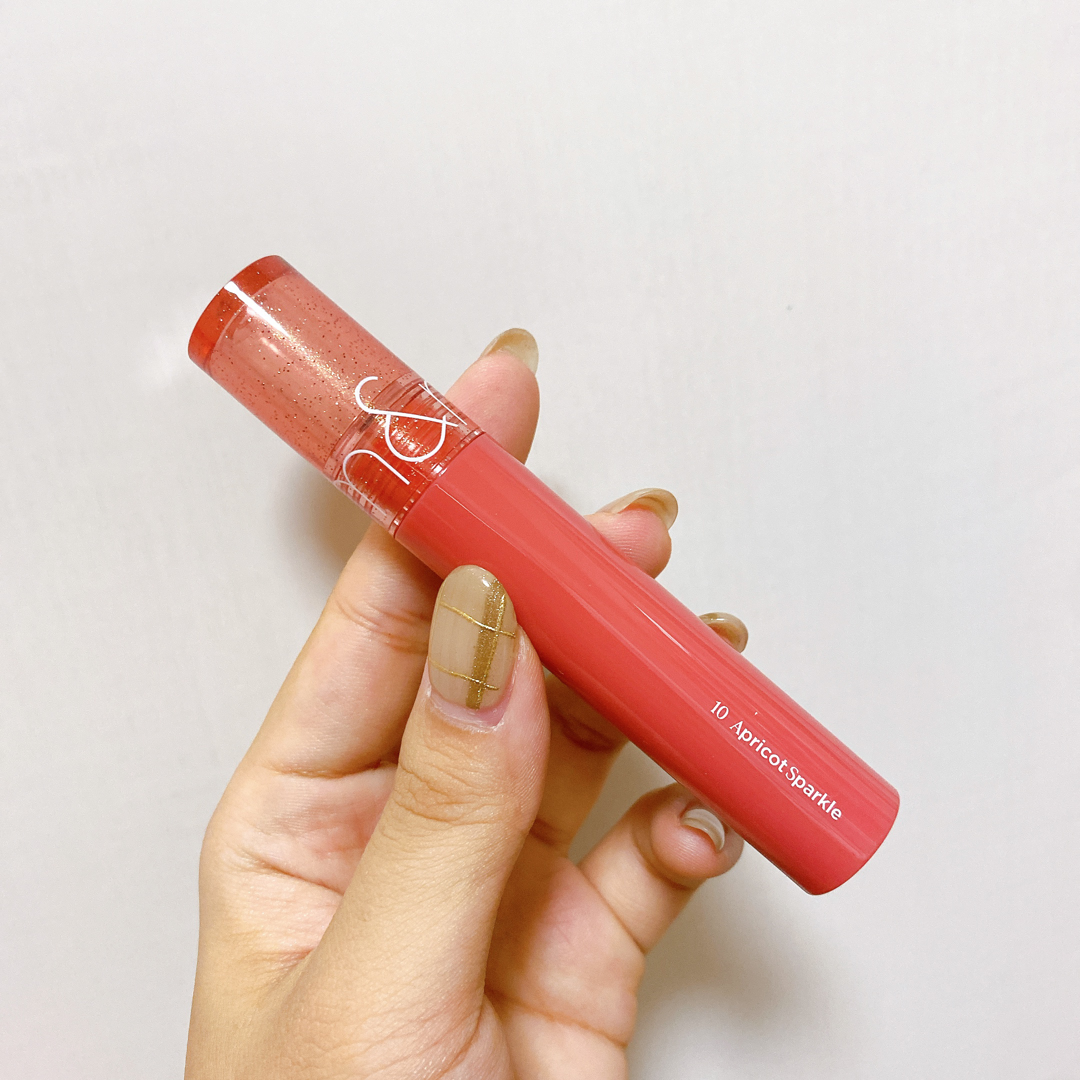 グラスティングカラーグロス 10 APRICOT SPARKLE (アプリコットスパークル)/rom&nd/リップグロスを使ったクチコミ（1枚目）