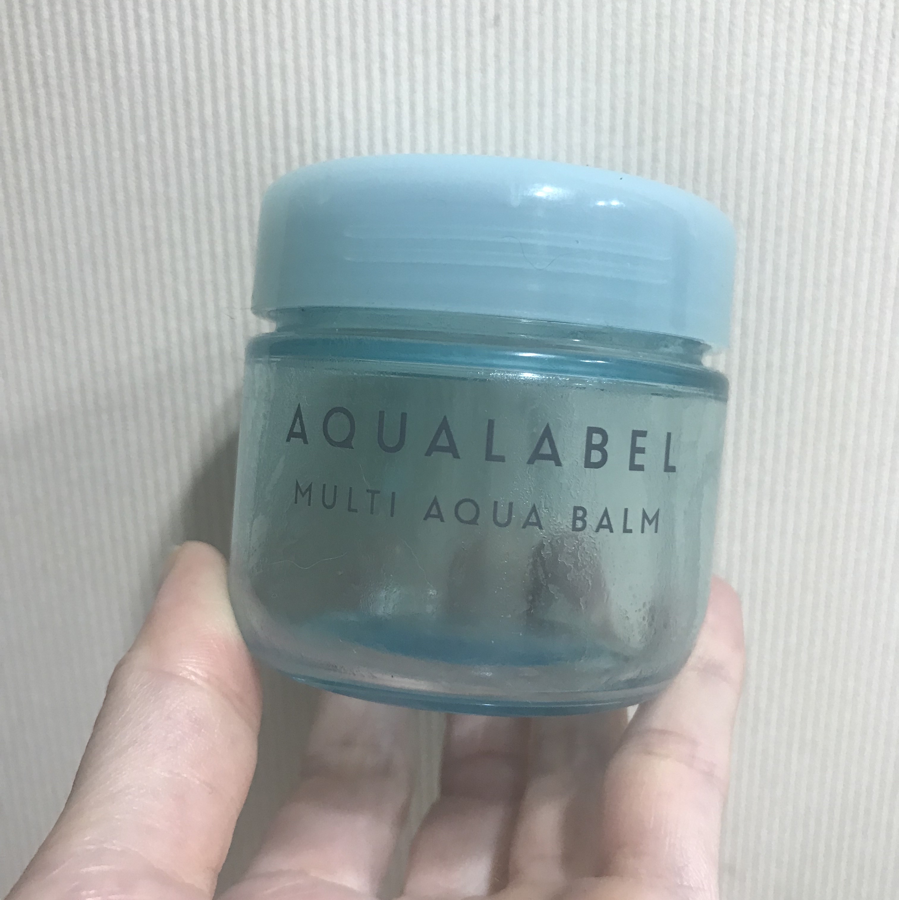 アクアレーベル
マルチアクアバーム

使い切りです👍

ジュワッとなじむ新感覚で
うるおった健やかな肌へ導くクリーム。
全身に使用オッケー⭕️

これからの時期だとこれだけだと
保湿感が足りないかな？と思いますが
なんだかんだベタベタした