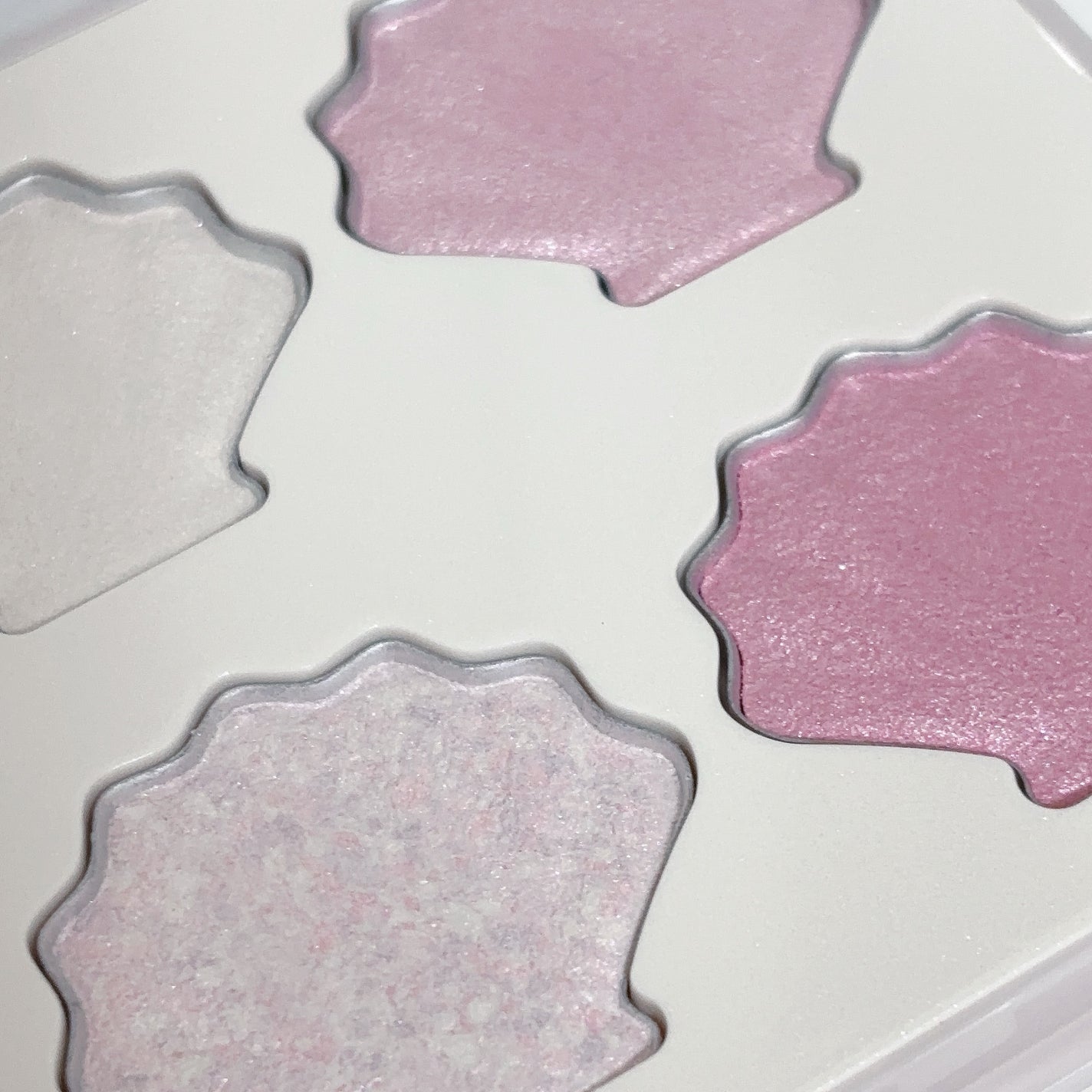 シャイングロイハイライターパレット/dasique/クリームハイライトを使ったクチコミ(2枚目)