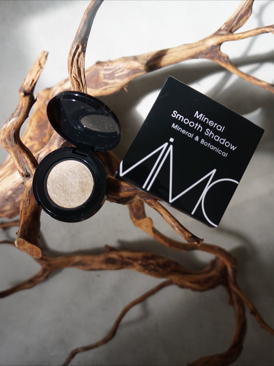 ミネラルスムースシャドー/MiMC/単色アイシャドウを使ったクチコミ（2枚目）