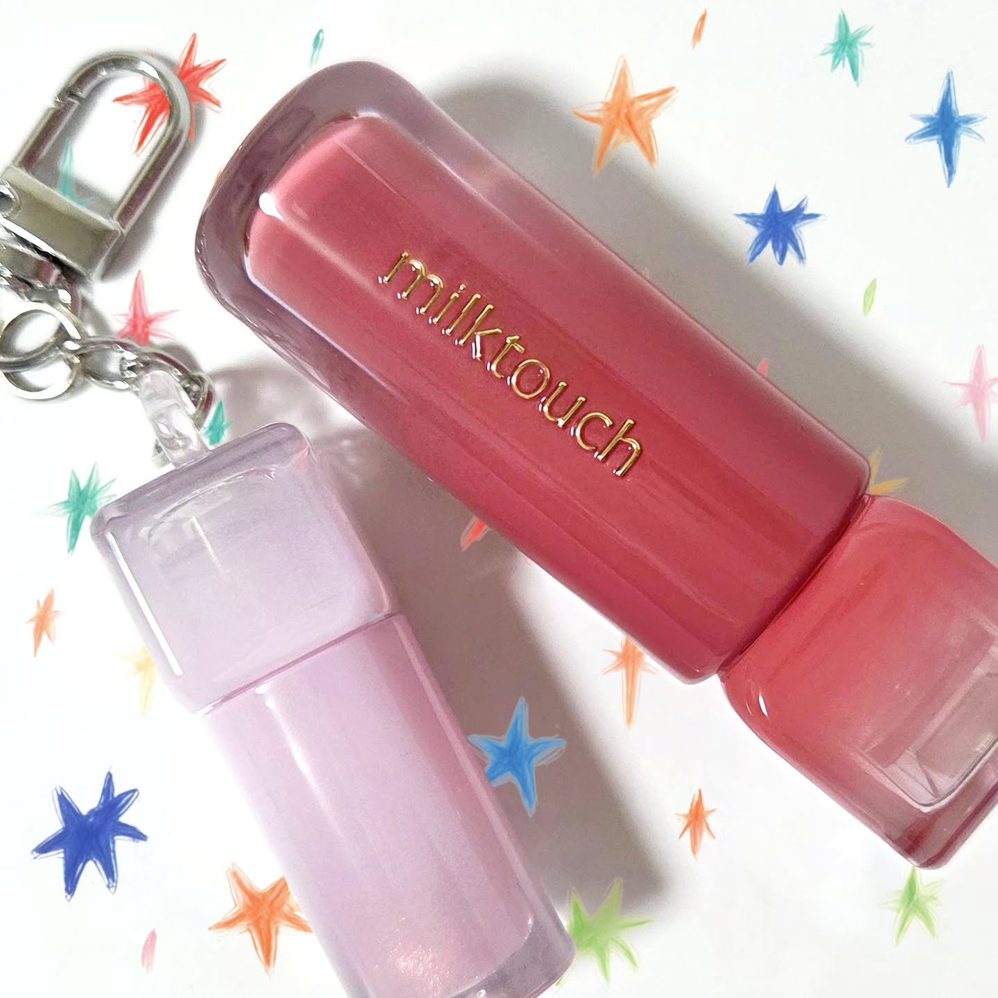 🎀デューステインシアーリップグロス
　
　
♡┈┈┈┈┈┈┈┈┈┈┈┈┈┈┈
　❏ 𝚖𝚒𝚕𝚔𝚝𝚘𝚞𝚌𝚑 
　➼ 𝙳𝚎𝚠 𝚂𝚝𝚊𝚒𝚗 𝚂𝚑𝚒𝚗𝚎 𝙳𝚞𝚘 𝚂𝚎𝚝
　┈┈┈┈┈┈┈┈┈┈