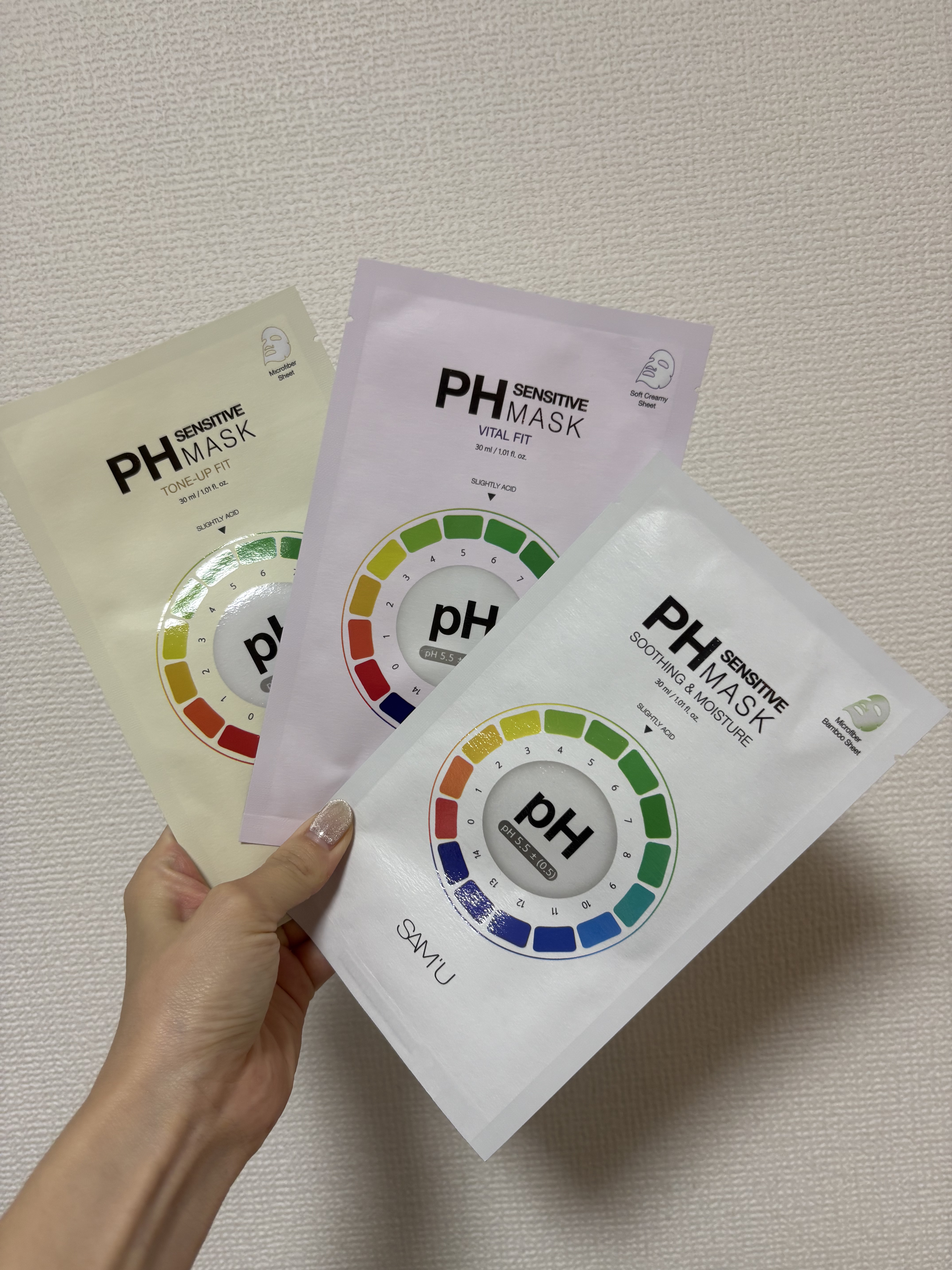 サミュのパックは本当にヒタヒタで嬉しい！！
そして、パックの素材も柔らかくて気持ちいいのー！

PHセンシティブマスク トーニングフィット
は、ビタミンC、ナイアシンアミド配合！！

紫外線でくすんだトーンを整えてくれます😸！

私は余っ