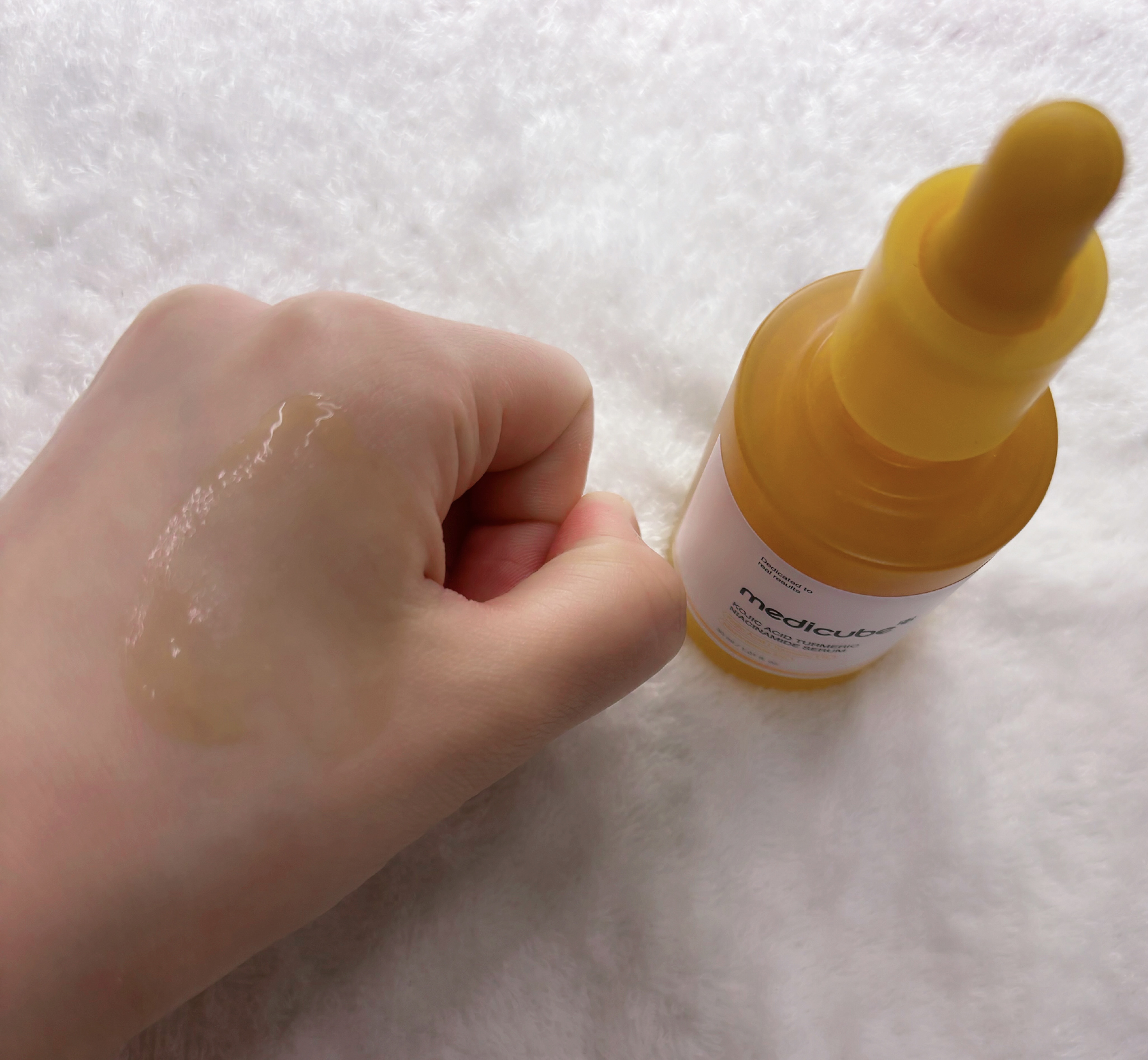 コウジ酸ビタナイアシンセラム/MEDICUBE/美容液を使ったクチコミ（3枚目）