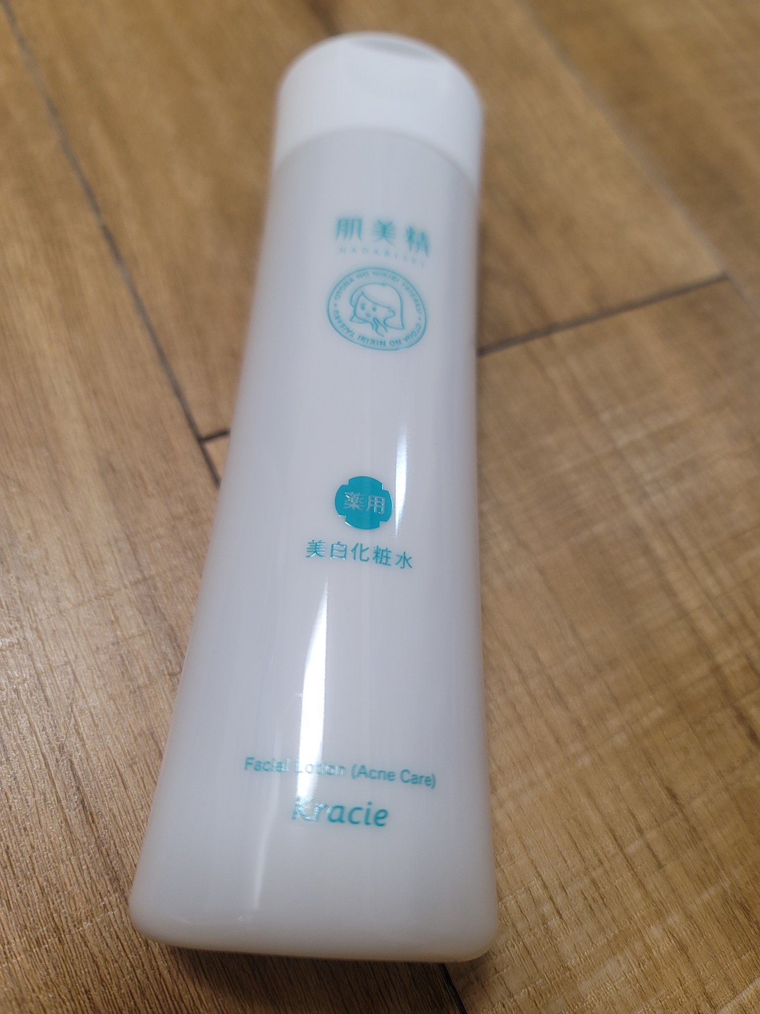 肌美精 肌美精　　大人のニキビ対策 薬用クリア洗顔料　 [医薬部外品]のクチコミ「初めてニキビ対策の化粧水つかってみました。

今年の夏で大量ニキビができたので
化粧水変えよう.....」（2枚目）