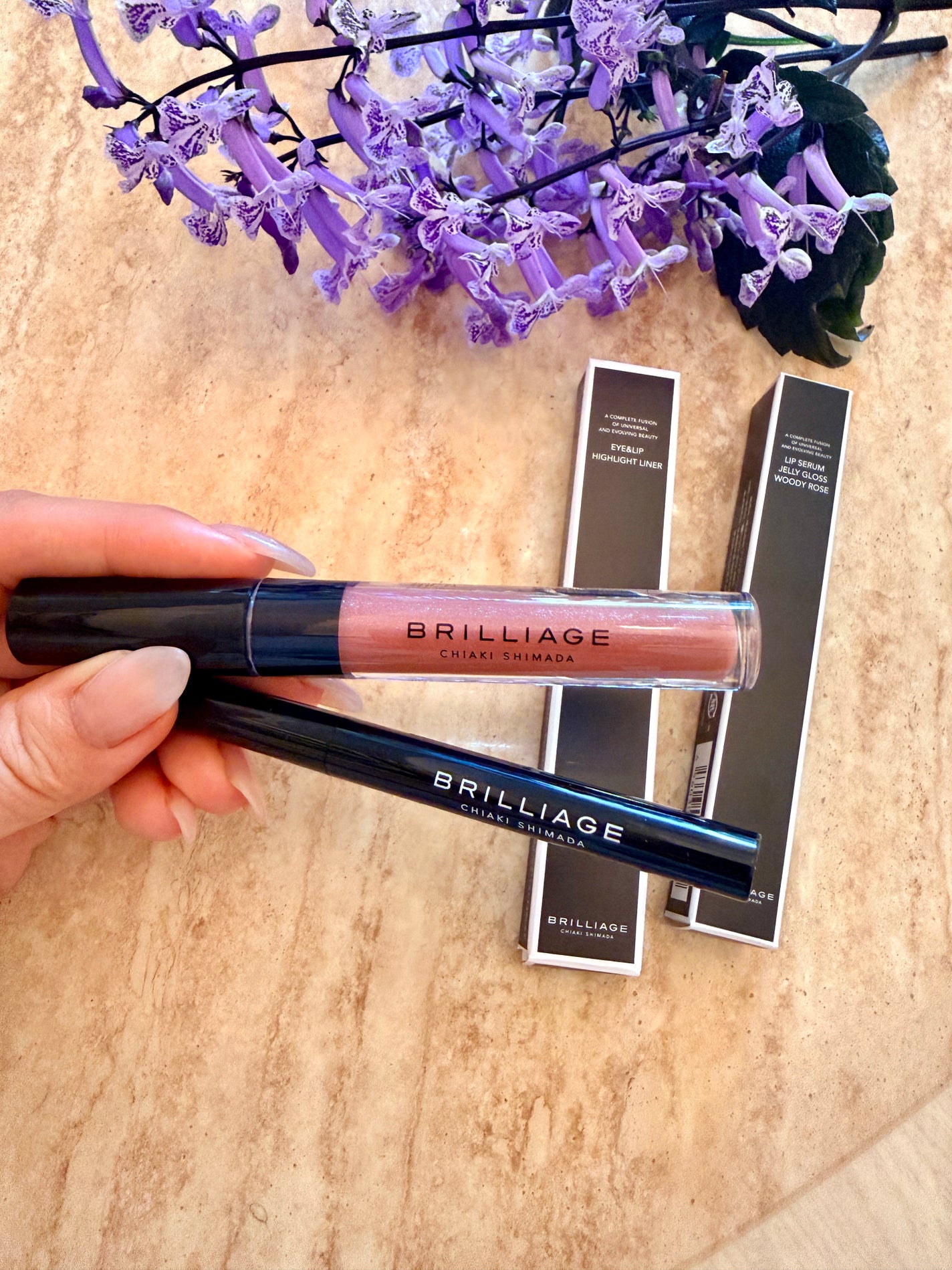 Shiho Arai on LIPS 「ハイライターはペンシルタイプ。だから“引き出す”も“隠す”も自..」(3枚目)