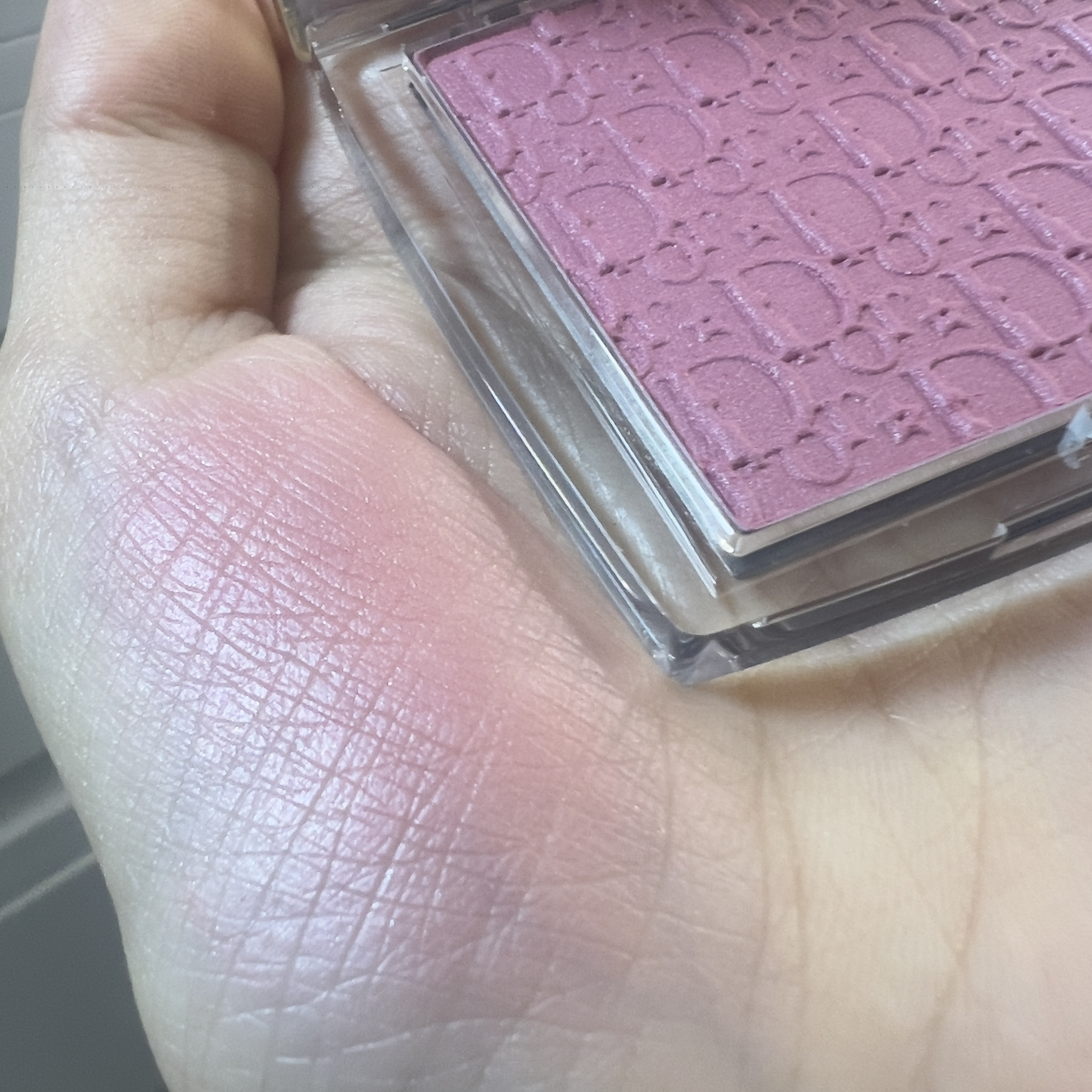 バックステージ ロージー グロウ（ホリデーコレクション 2025 限定品）/Dior/チークを使ったクチコミ（3枚目）