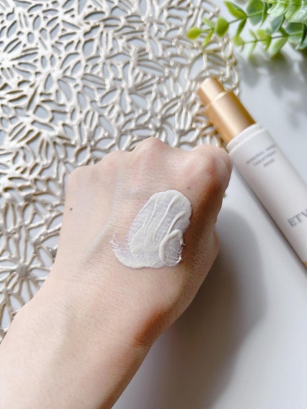 ミネラルインナートリートメントベース ポーセリンべージュ/エトヴォス/化粧下地の画像