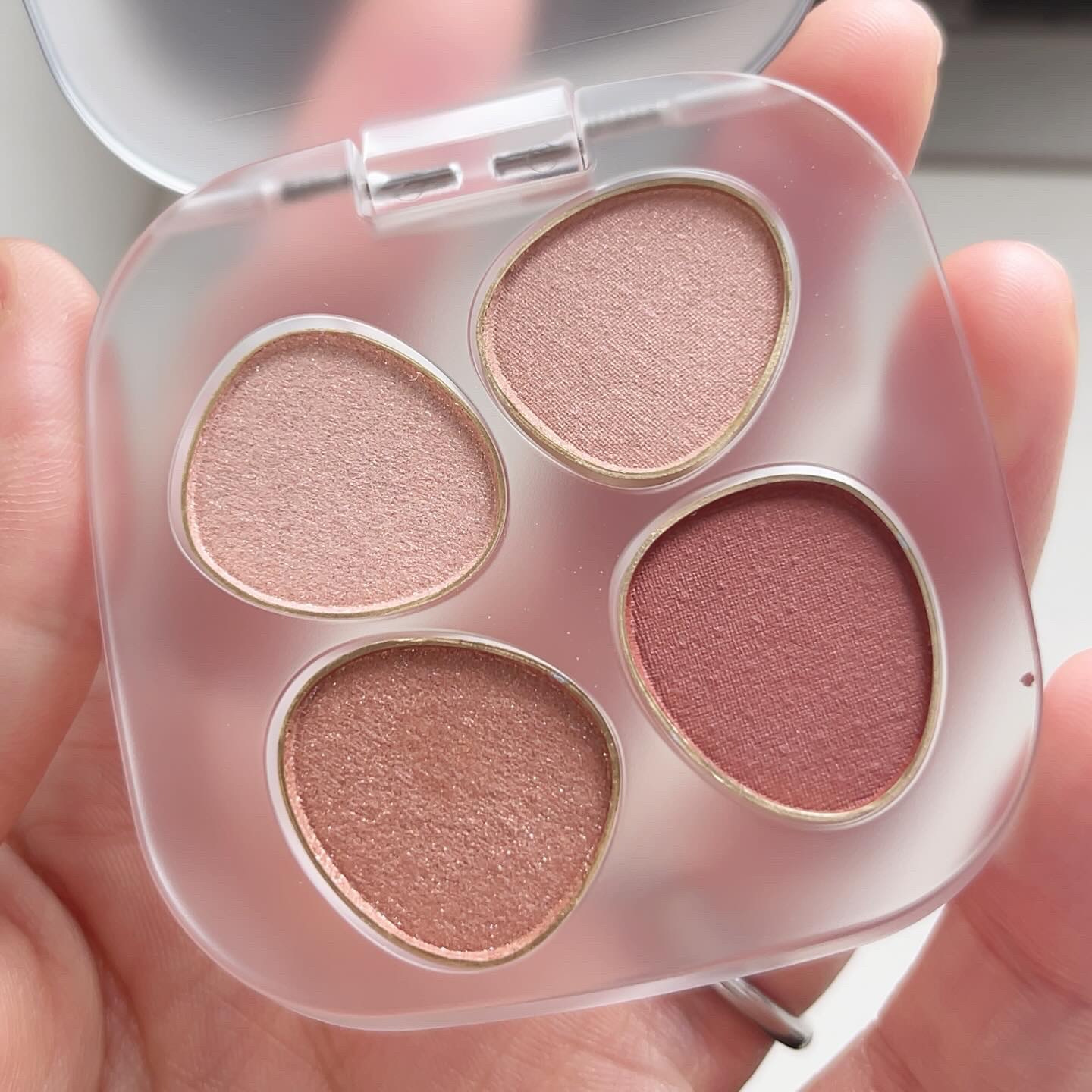 トーン ペタル フロート アイパレット/to/one/アイシャドウパレットを使ったクチコミ（3枚目）