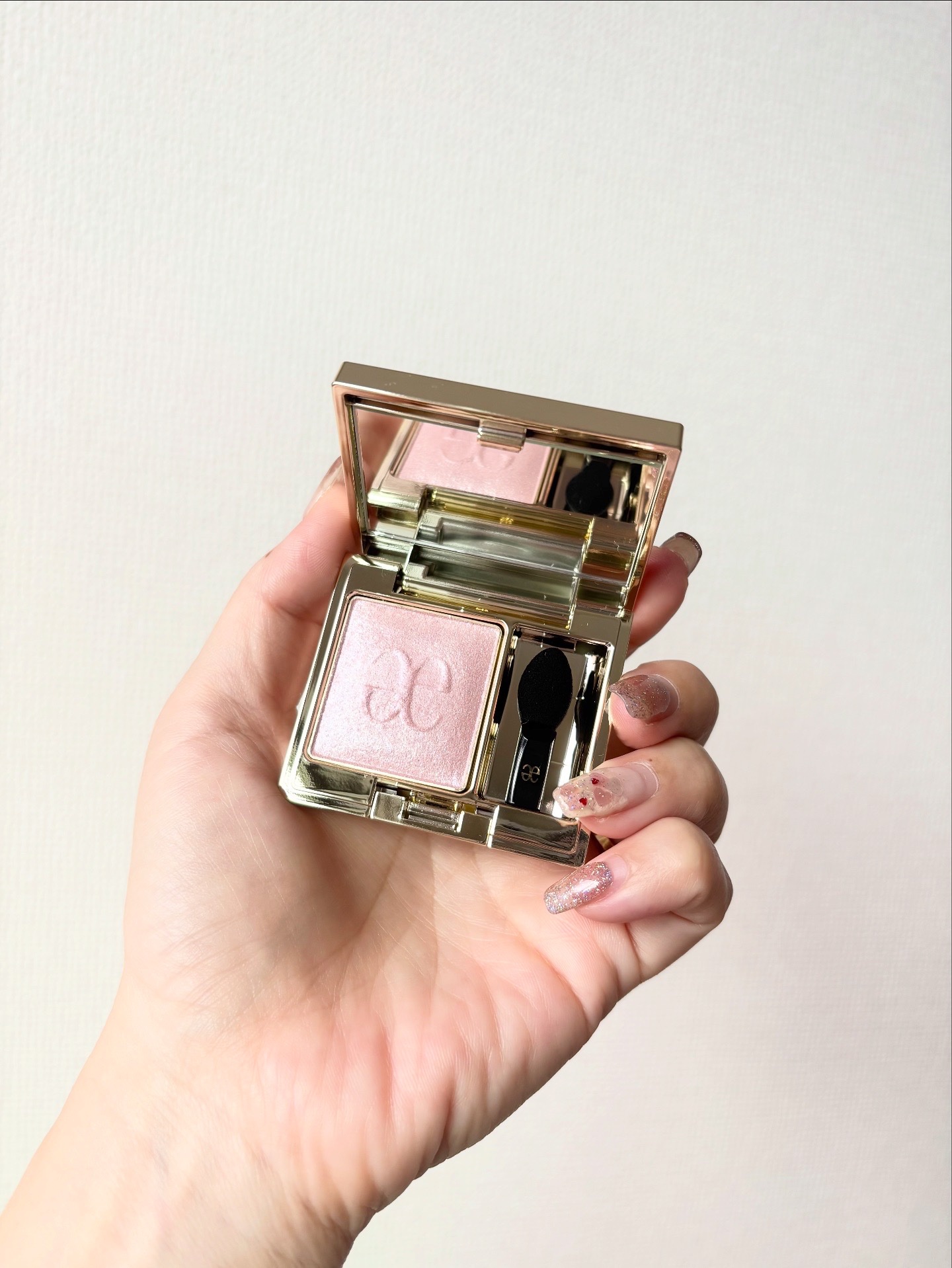 エレガンス プレジール アイズ/Elégance/単色アイシャドウを使ったクチコミ（2枚目）