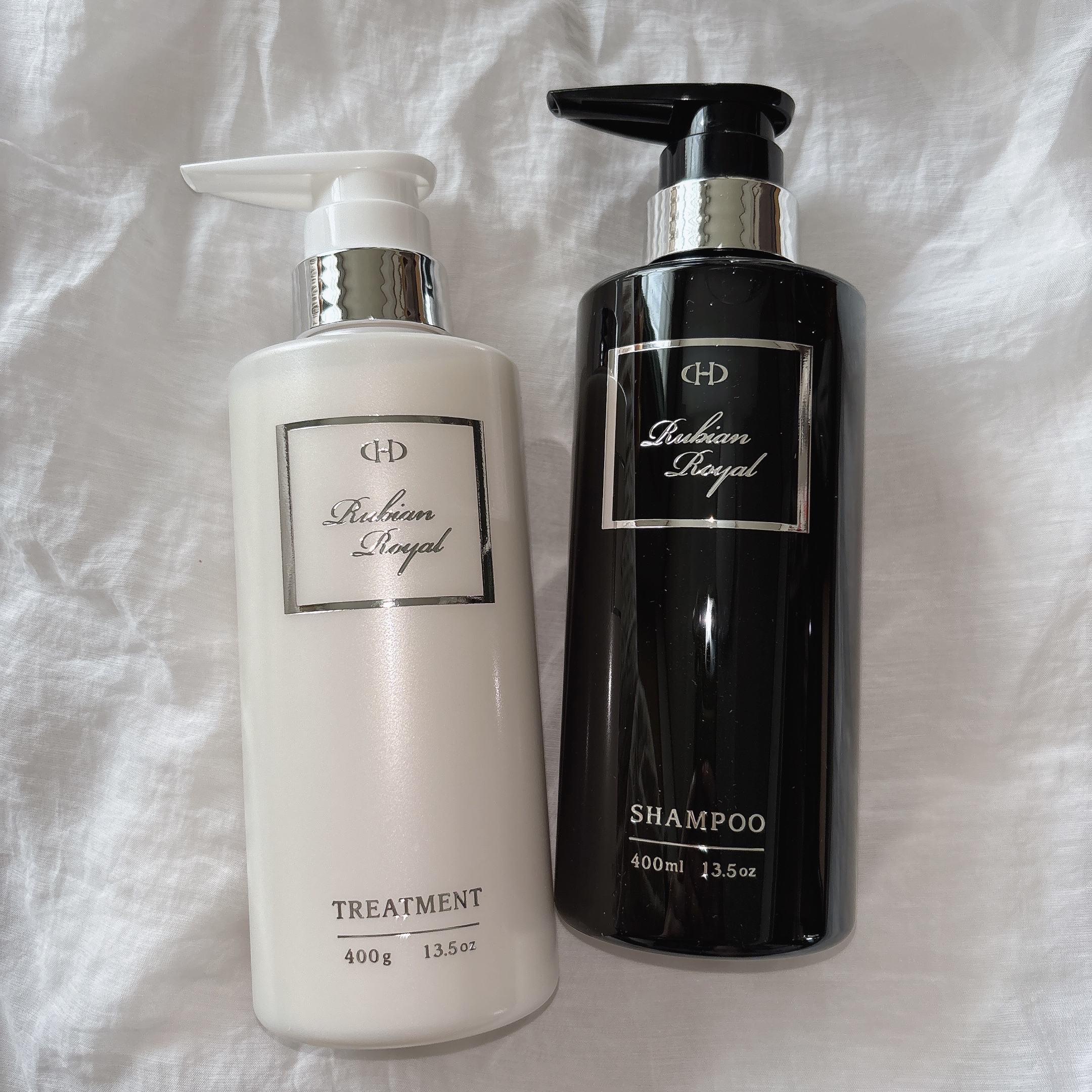 コスメルポ様より
ルビアンロイヤルシャンプー・トリートメントをいただきました。

サロン品質のシャンプー＆トリートメントで
自宅で簡単にサロン帰りの髪へ✨

シャンプーはとろんとしていて、あわ立ちよかったです◎
トリートメントは皮膜感のある