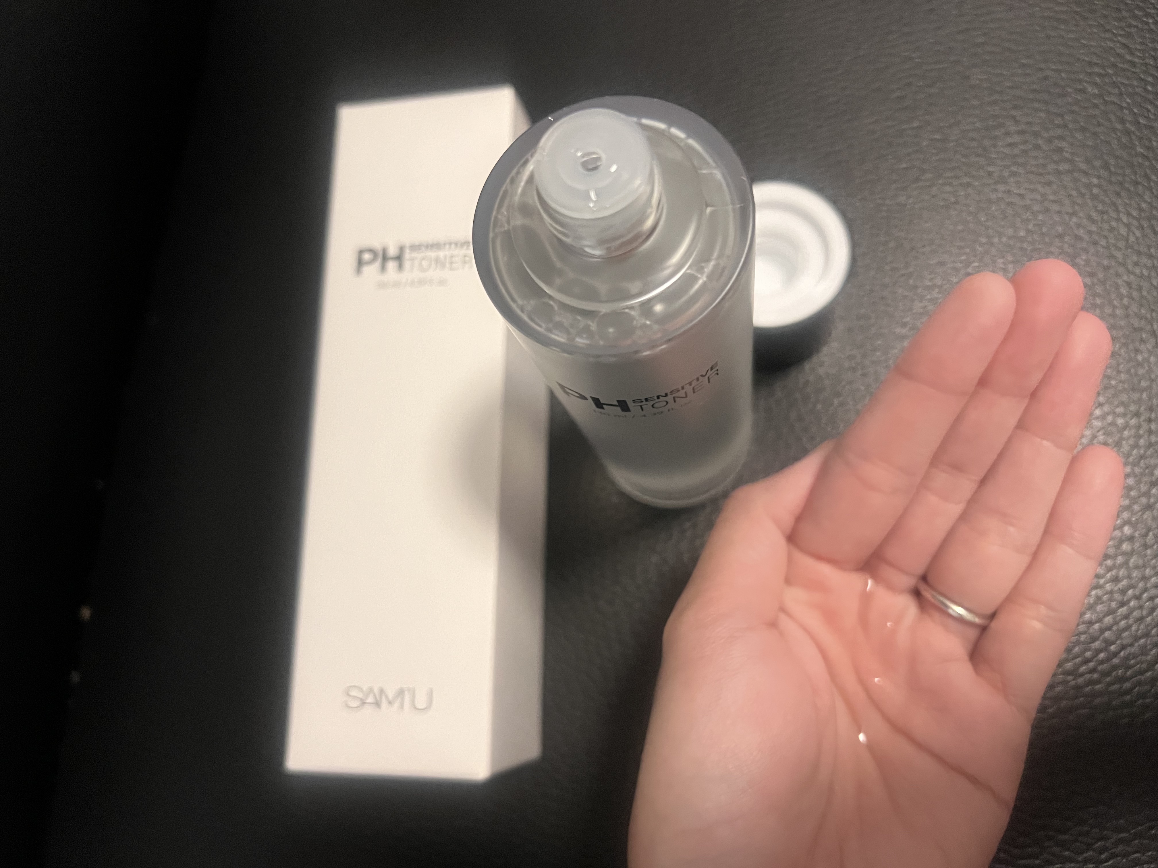 SAM'U PHセンシティブトナー
しゃばしゃばのトナー。

そのまま使っても、コットンにだして使っても良さそう◎

さっぱりした使い心地で、ふわっといい香りもするのでくせになる！

#冬本番に向けた肌仕込み 