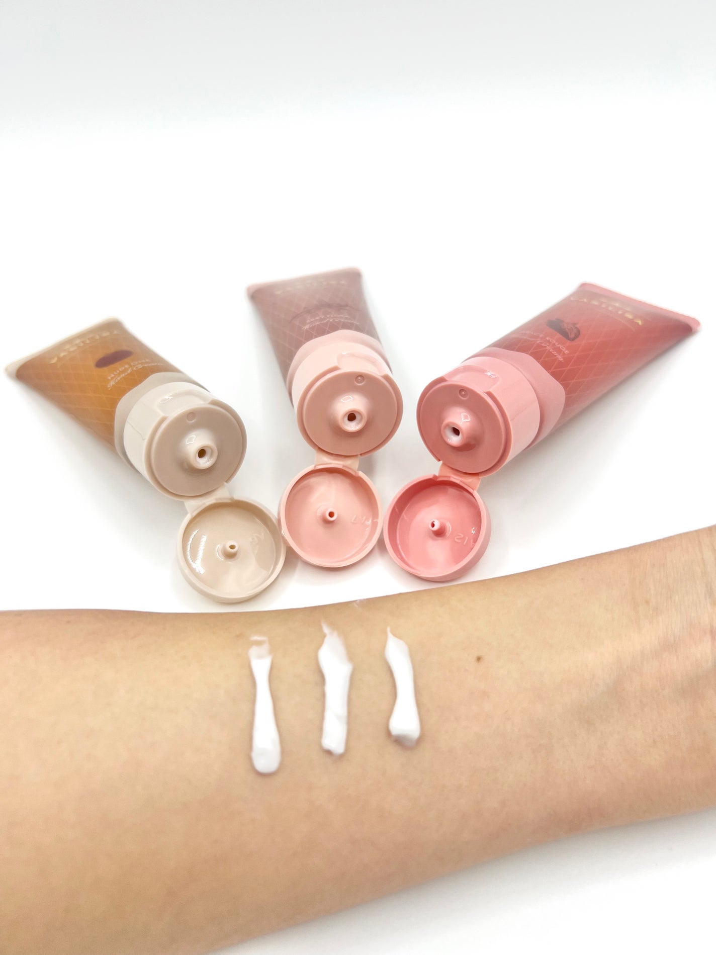 ヴァシリーサ ヌード ワン フレグランス ティント ハンドクリーム/ヴァシリーサ/ハンドクリームを使ったクチコミ(3枚目)