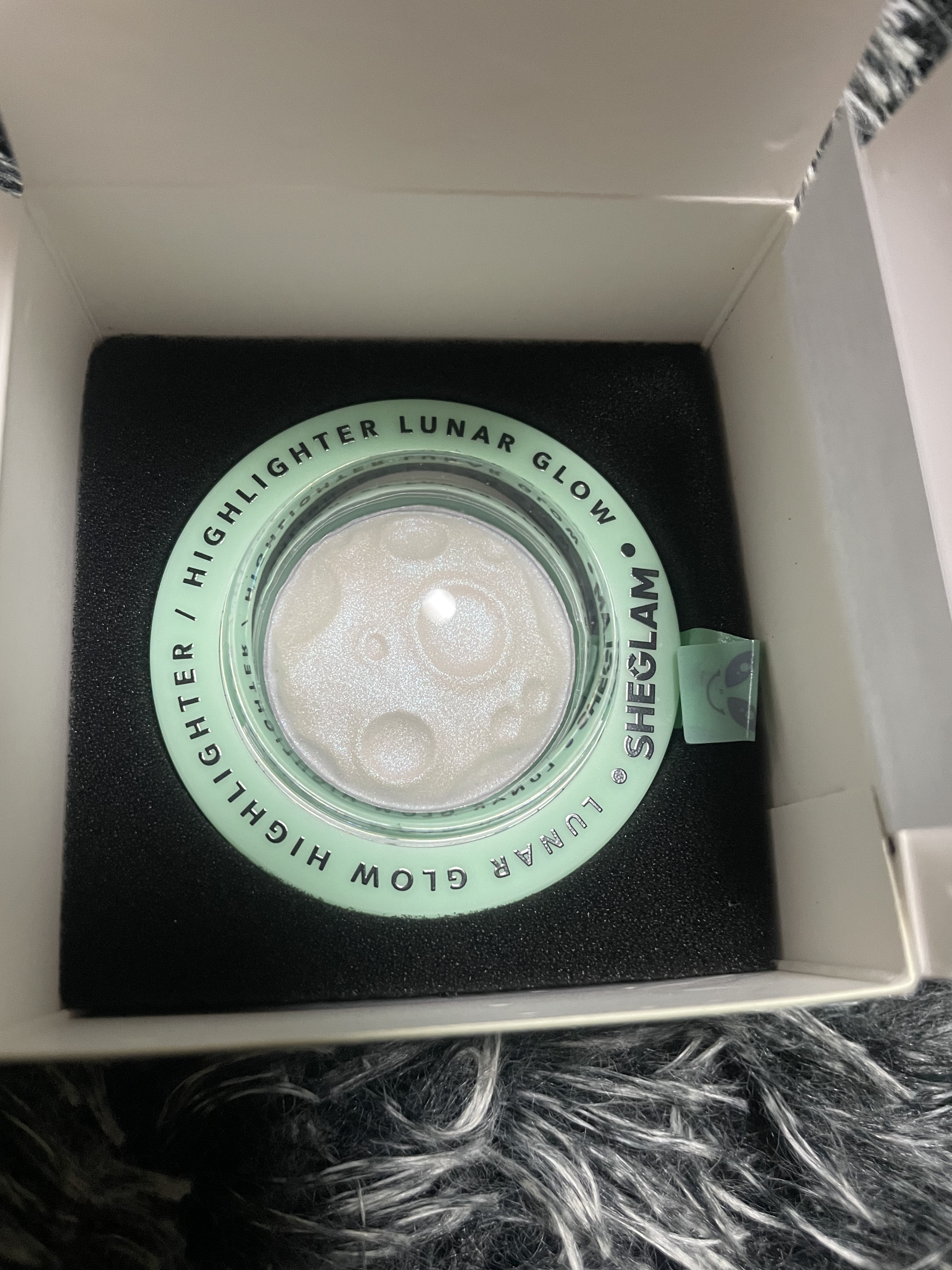 ルナグロウ ハイライター シルバー/SHEGLAM/パウダーハイライトを使ったクチコミ（2枚目）