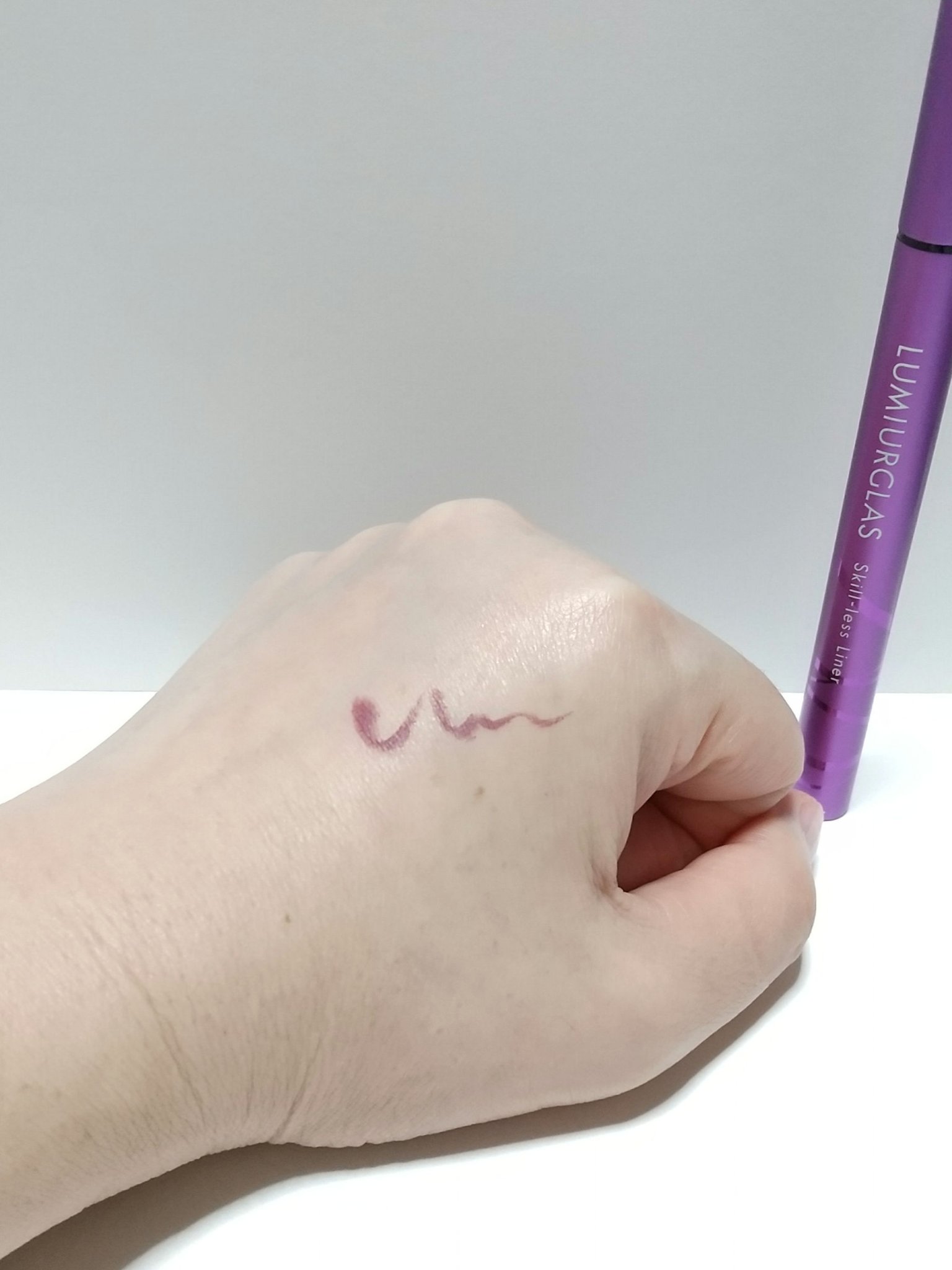 スキルレスライナー 09.トワイライトパープル(公式ECサイト・LIPSショッピング限定)/LUMIURGLAS/リキッドアイライナーを使ったクチコミ（2枚目）