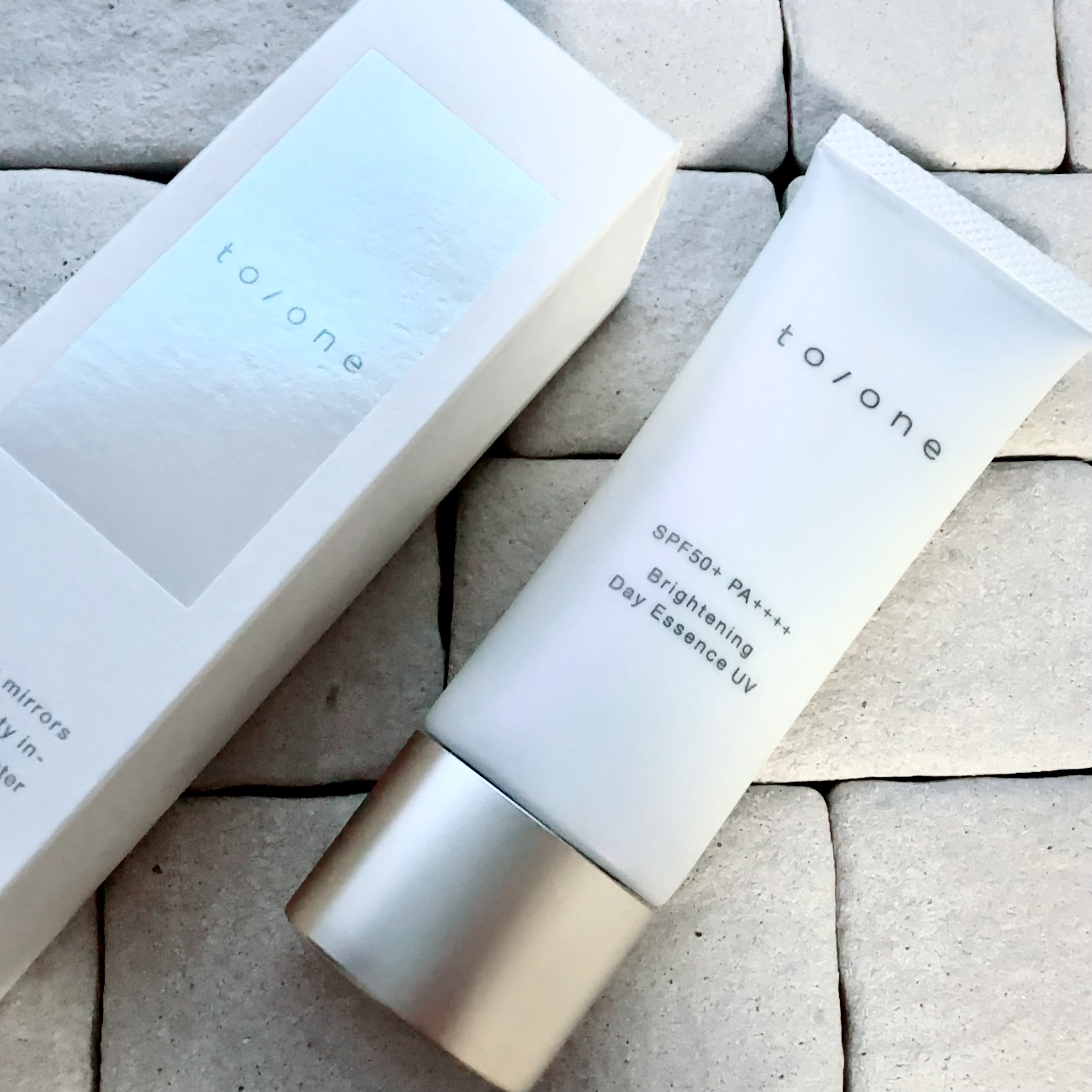 トーン ブライトニング デイエッセンス UV/to/one/日焼け止めローションを使ったクチコミ（1枚目）