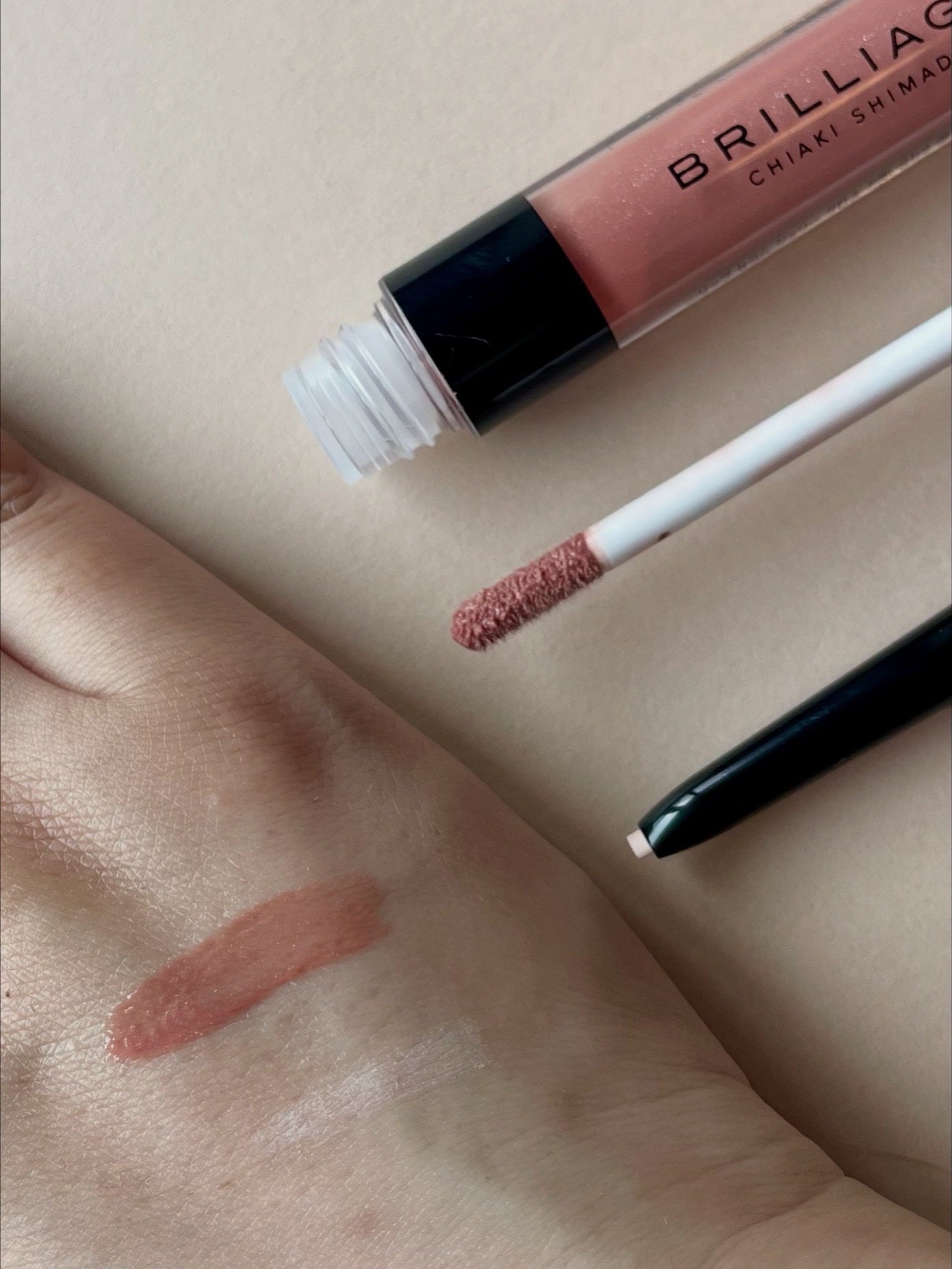 べっち on LIPS 「新作コフレコレクション“光、影、ツヤにピンクを纏う”がテーマの..」(3枚目)