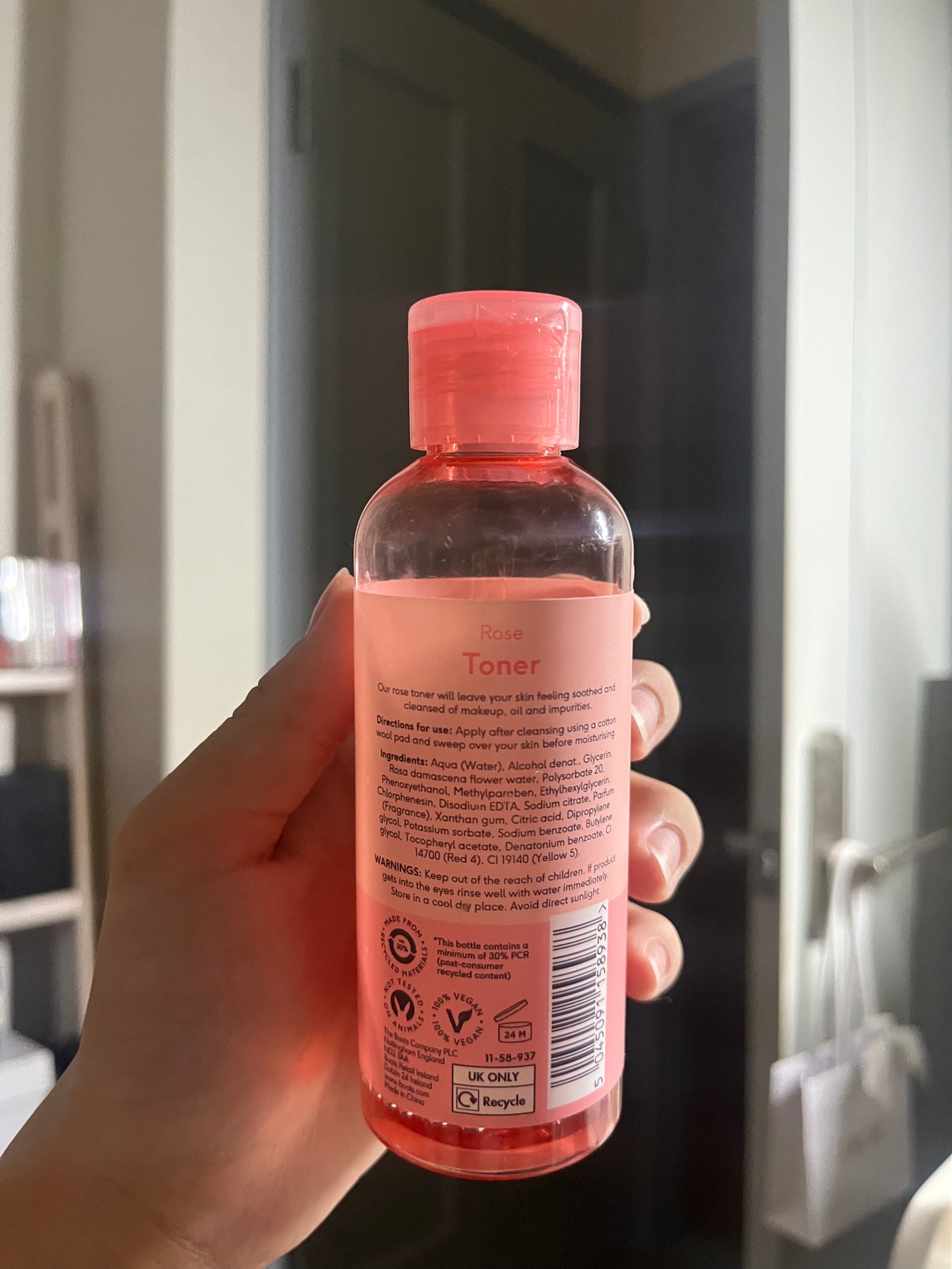 オレオ on LIPS 「イギリスで購入した化粧水です°・*:.。.☆アルコールが強くて..」(2枚目)