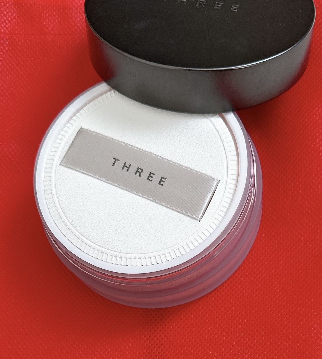 アドバンスドエシリアルスムースオペレーター ルースパウダー 02 グローマット/THREE/ルースパウダーを使ったクチコミ（1枚目）