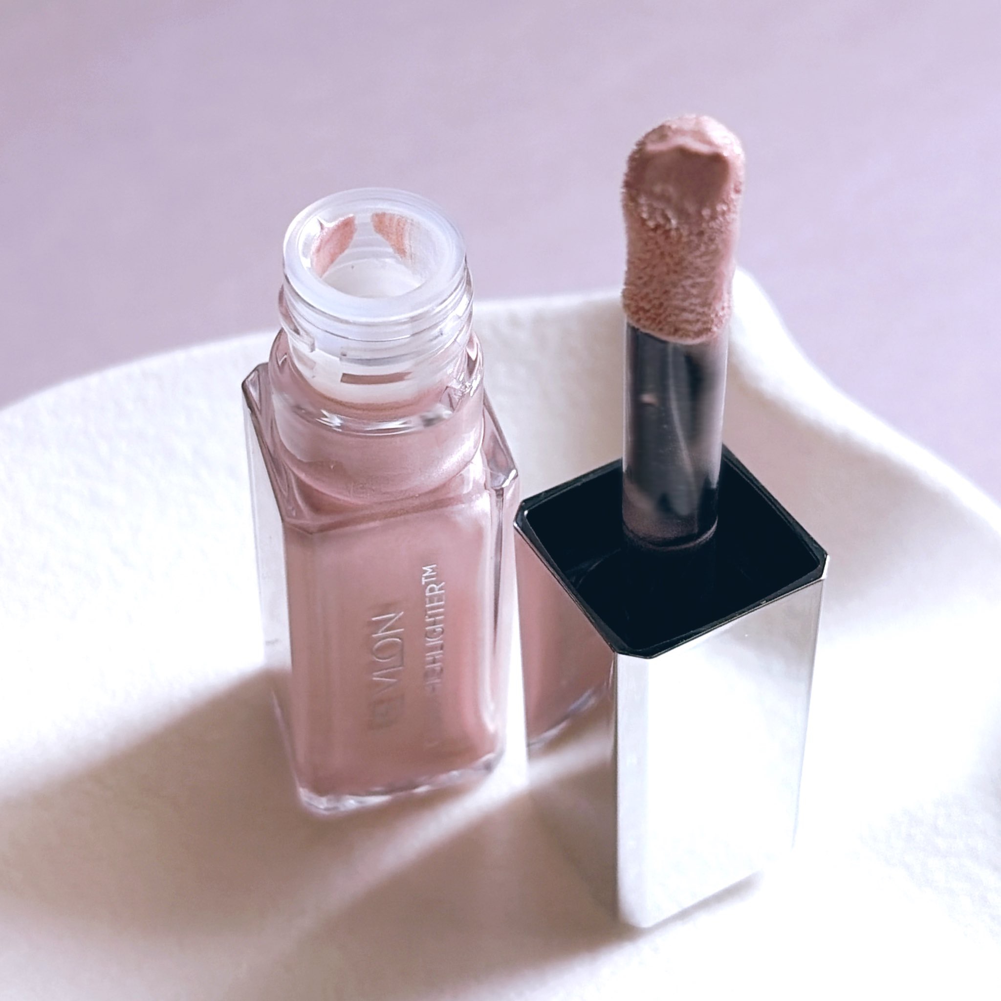 レブロン グロウ ハイライター/REVLON/リキッドハイライトを使ったクチコミ（2枚目）