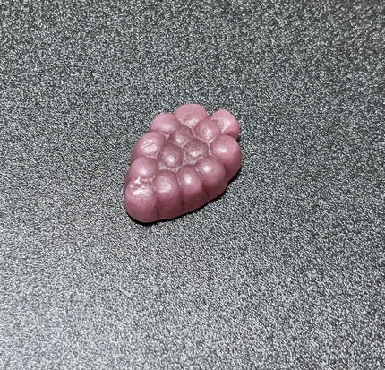 V.SNOW.B on LIPS 「☆ダブル食感 フルーツグミグレープ味 40g原材料名砂糖、グ..」(4枚目)