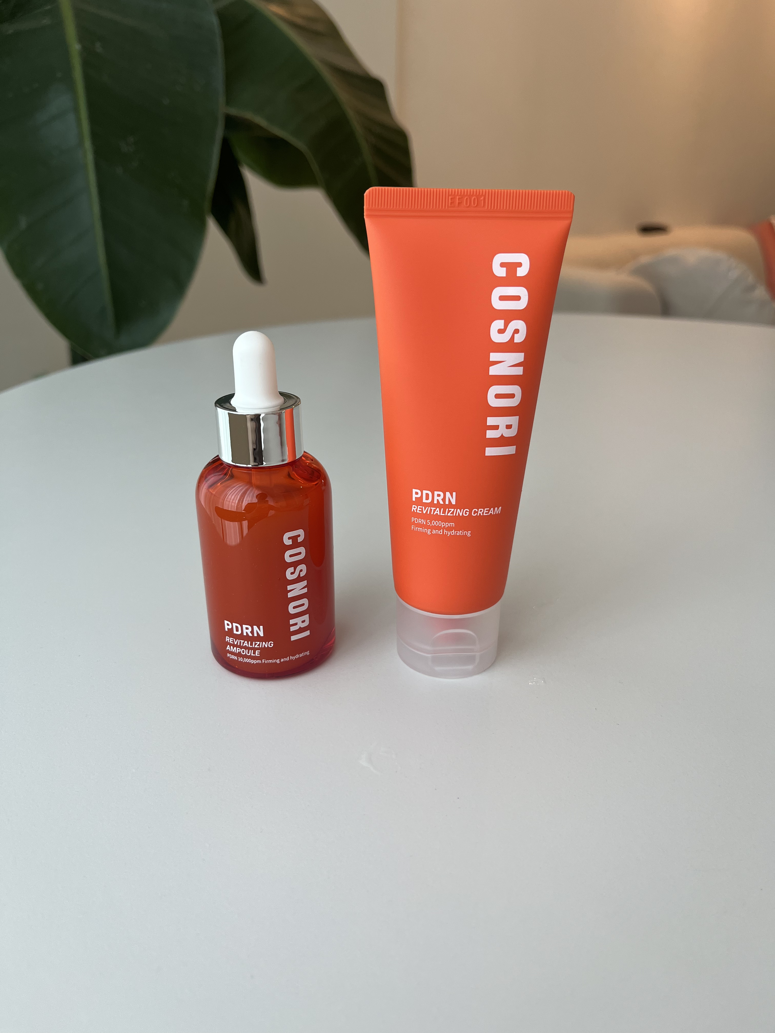 お家で簡単うるツヤケア💆‍♀️

🧡PDRNリバイタラジングアンプル
→サーモンPDRN高配合で、重ねてもベタつかずしっとり。翌朝の肌のふっくら感が◎

🧡PDRNリバイタラジングクリーム
→ペプチド＆セラミド入りで保湿力ばっちり。仕