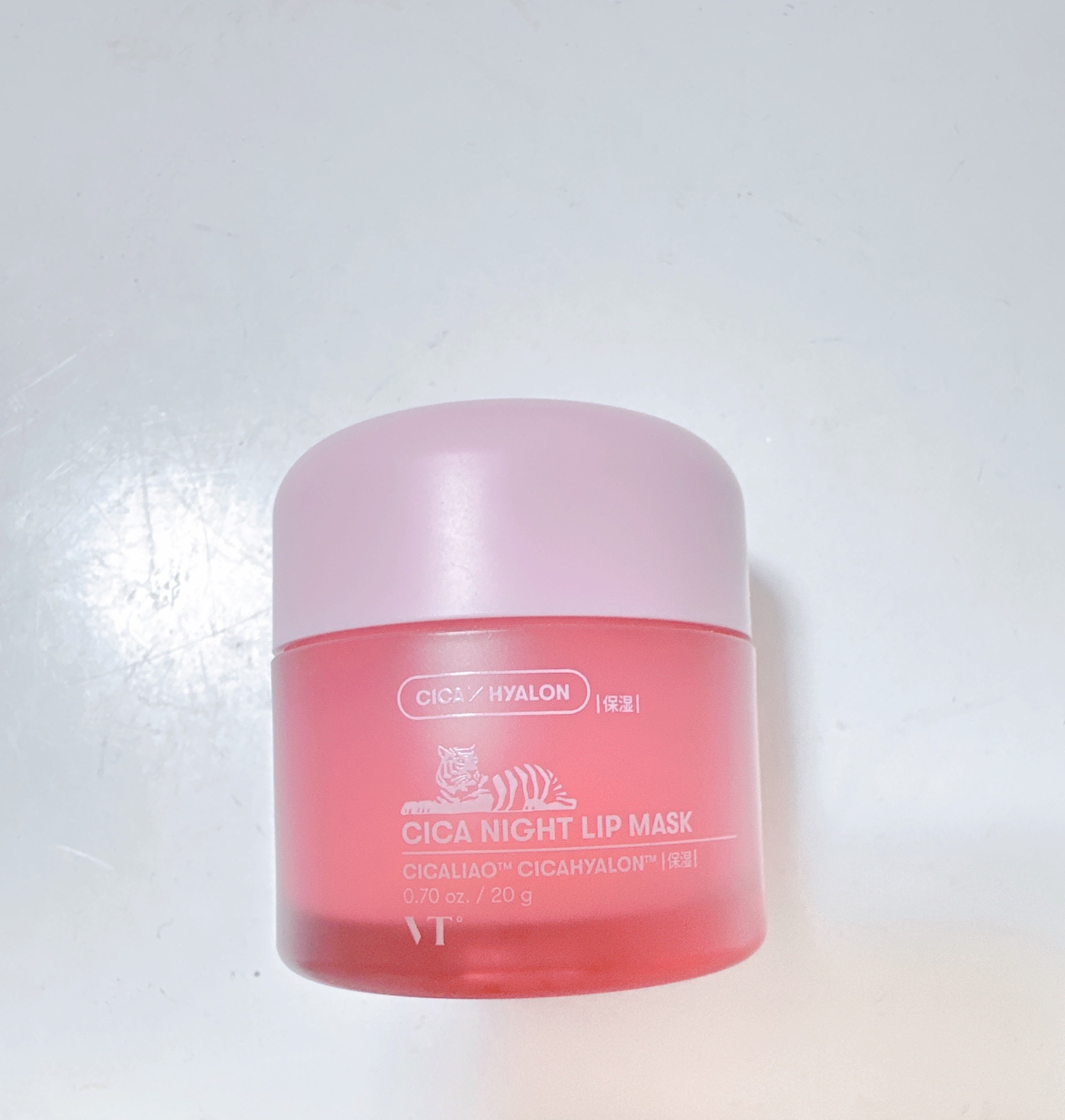 VT【CICAナイトリップマスク】

乾燥してきたので最近はこれを塗って寝てます😴
朝までしっかり保湿してくれます😌

匂いが少しきついので苦手な方もいそうです