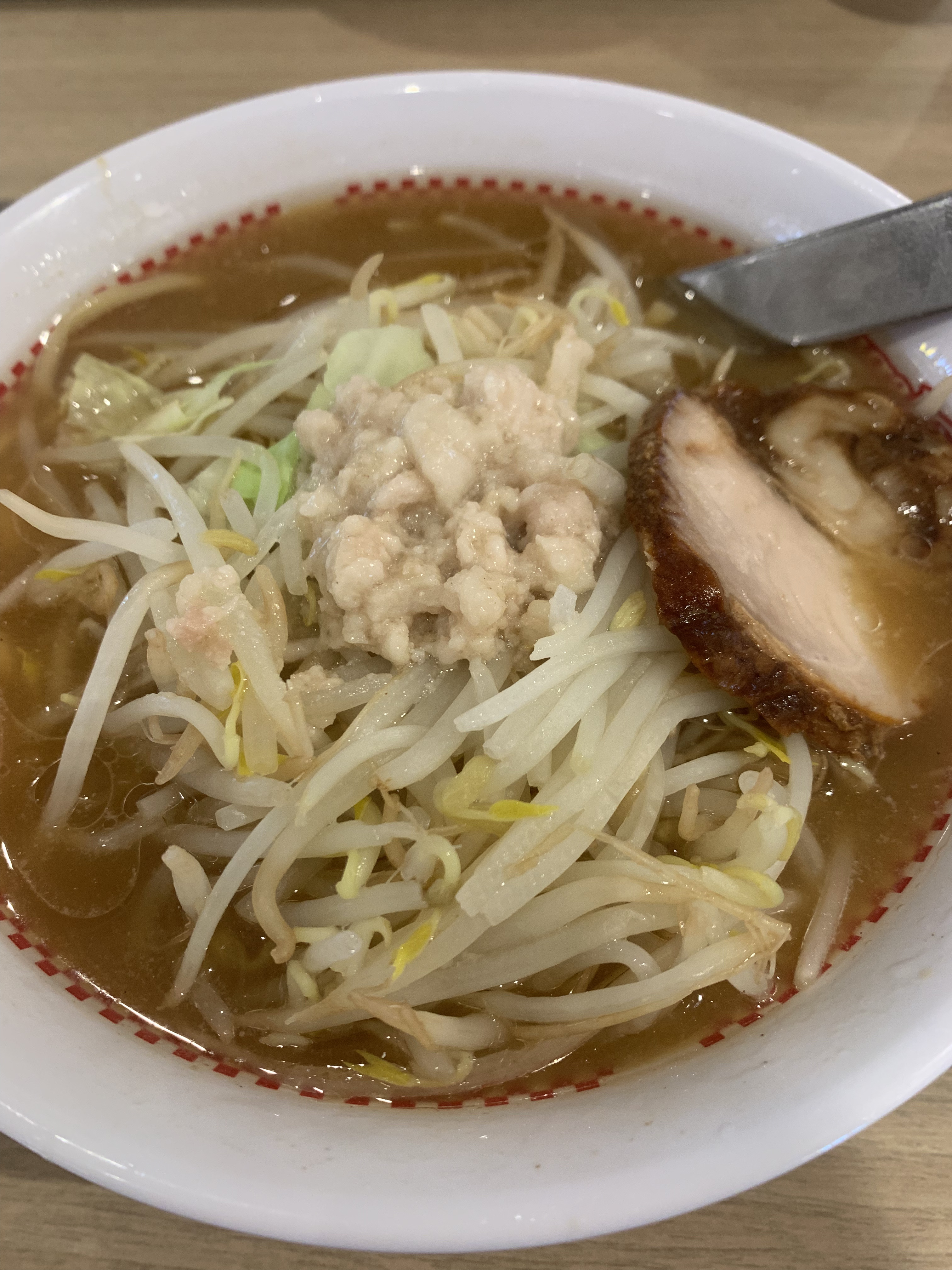 スガキヤ
期間限定のスガ・ジロー
二郎系ラーメンのコラボで去年売り切れ続出で食べれなかったので今年こそはと思い食べてきました(  ･᷄-･᷅ )🥢

売り切れか店員さんに聞いたらまだありますよと、言うことで単品690円で頂きました❣️
に