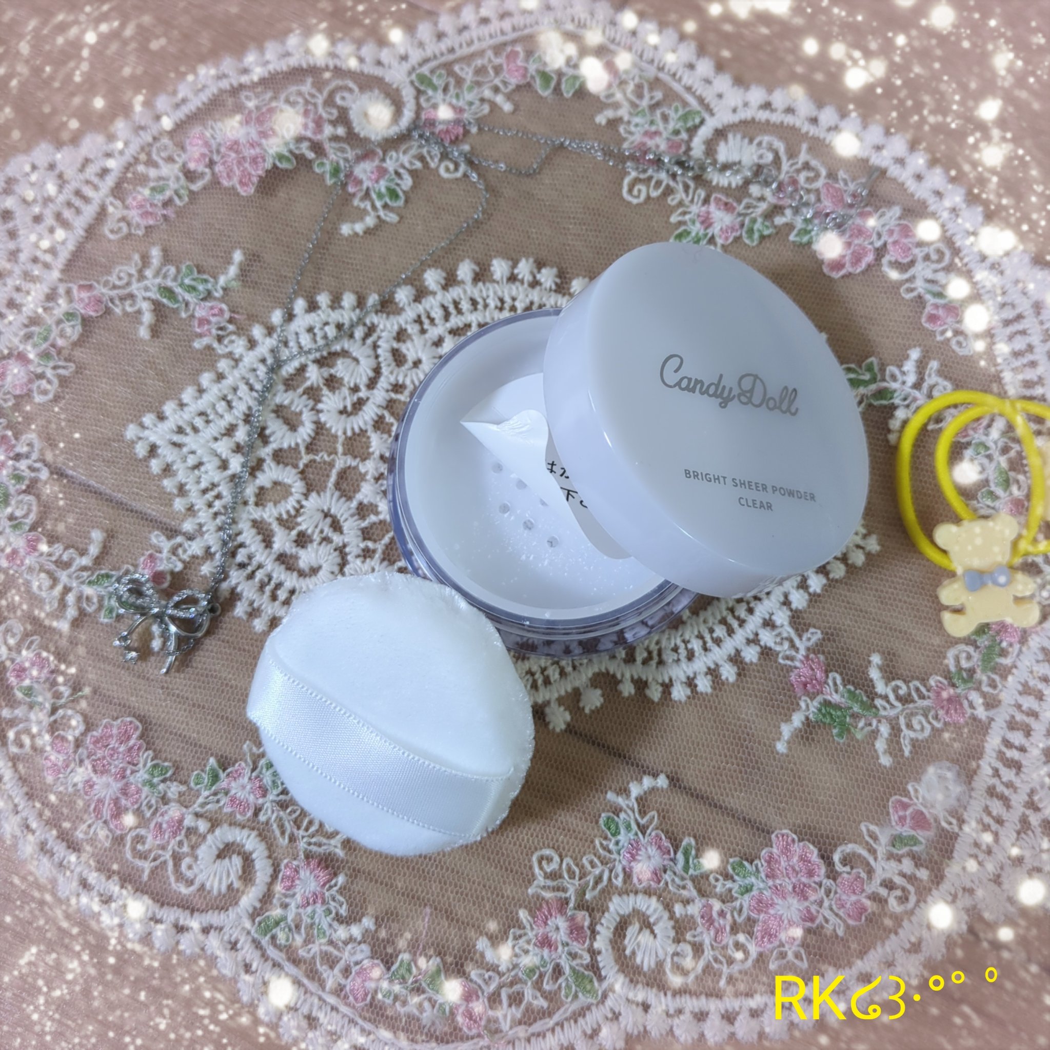 ふわなまパウダー♡

✔CandyDoll
✔ブライトシアーパウダー＋

透明感ブルー✕光沢成分
こだわり比率でなまっぽ肌を演出するクリアカラー✨

乾燥せず皮脂テカリ防止〜美容液仕立てのしっとりパウダーが密着し崩れを防ぐ〜

22種の肌ケ