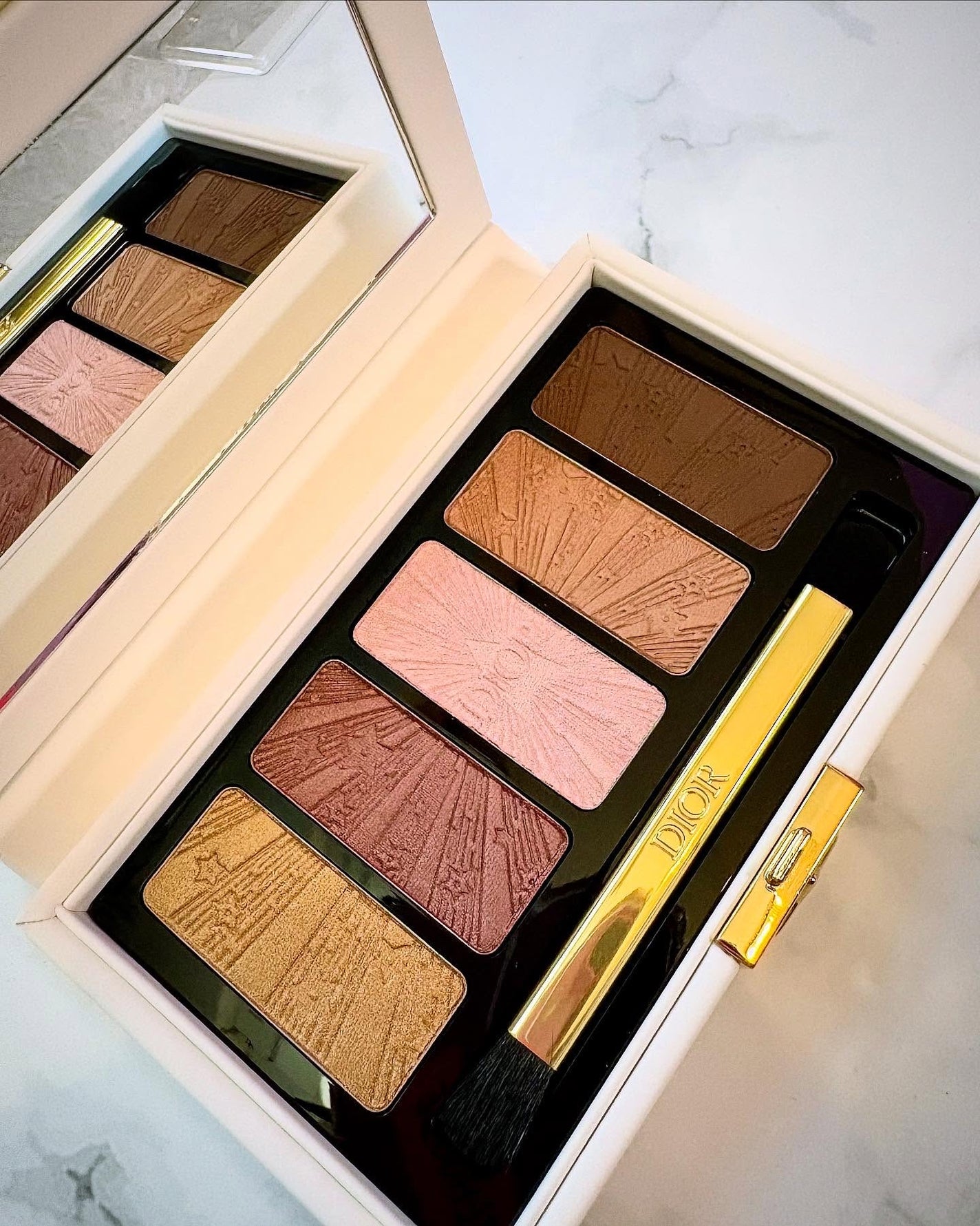 クチュール アイ パレット(ホリデー コレクション 2025 限定品)/Dior/アイシャドウパレットを使ったクチコミ(4枚目)