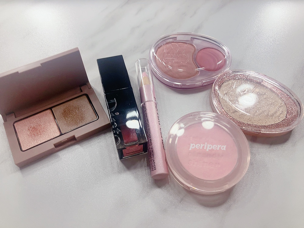 フィー グリッツストーンハイライター/fwee/パウダーハイライトを使ったクチコミ（1枚目）