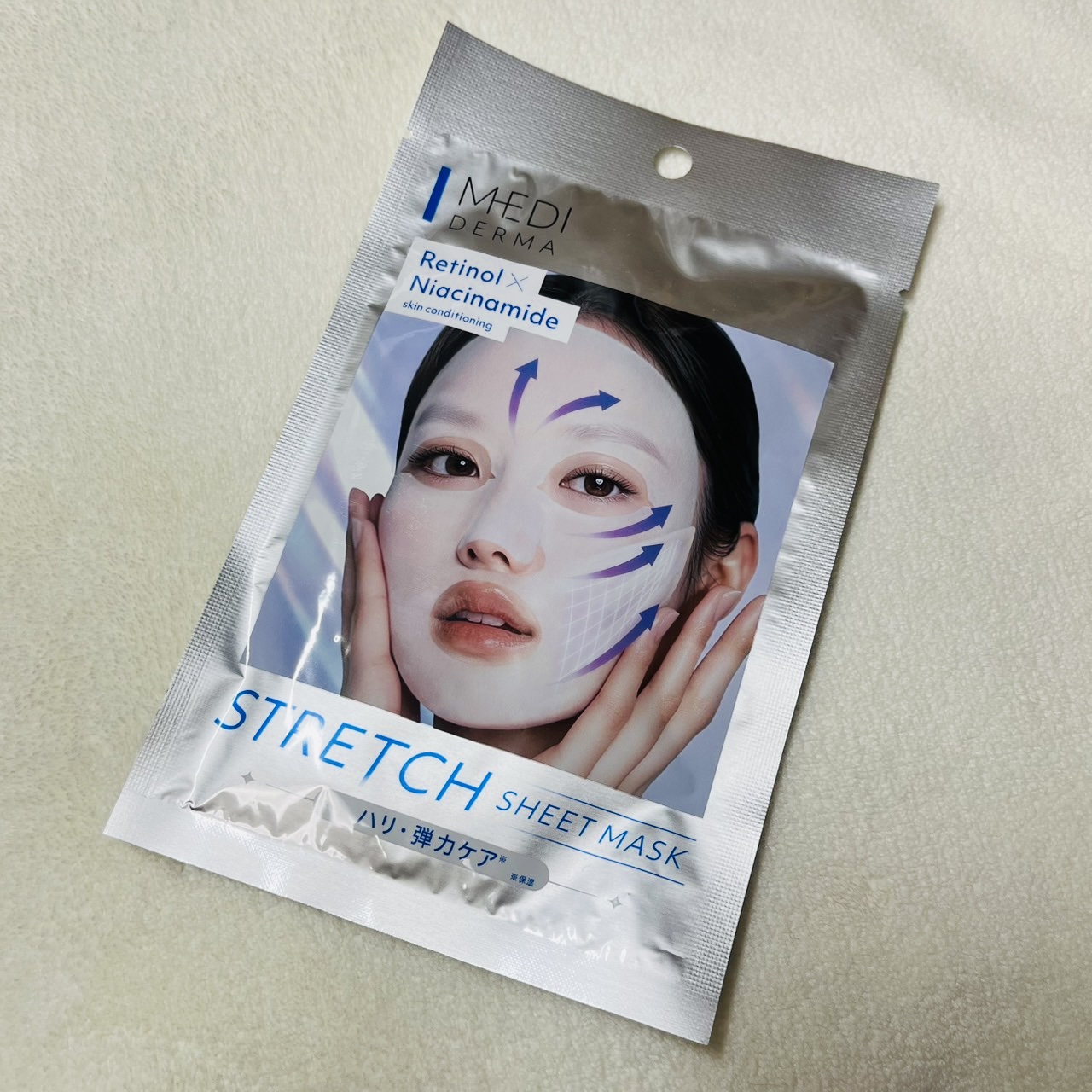 「メディダーマ　ストレッチシートマスク」

特殊ストレッチシートでフェイスラインを引き上げて貼るシートマスク。
美容成分たっぷりの濃厚ミルク美容液が角層のすみずみまで浸透し、引き締まった弾力のあるお肌へ導いてくれます。

レチノール配合で肌