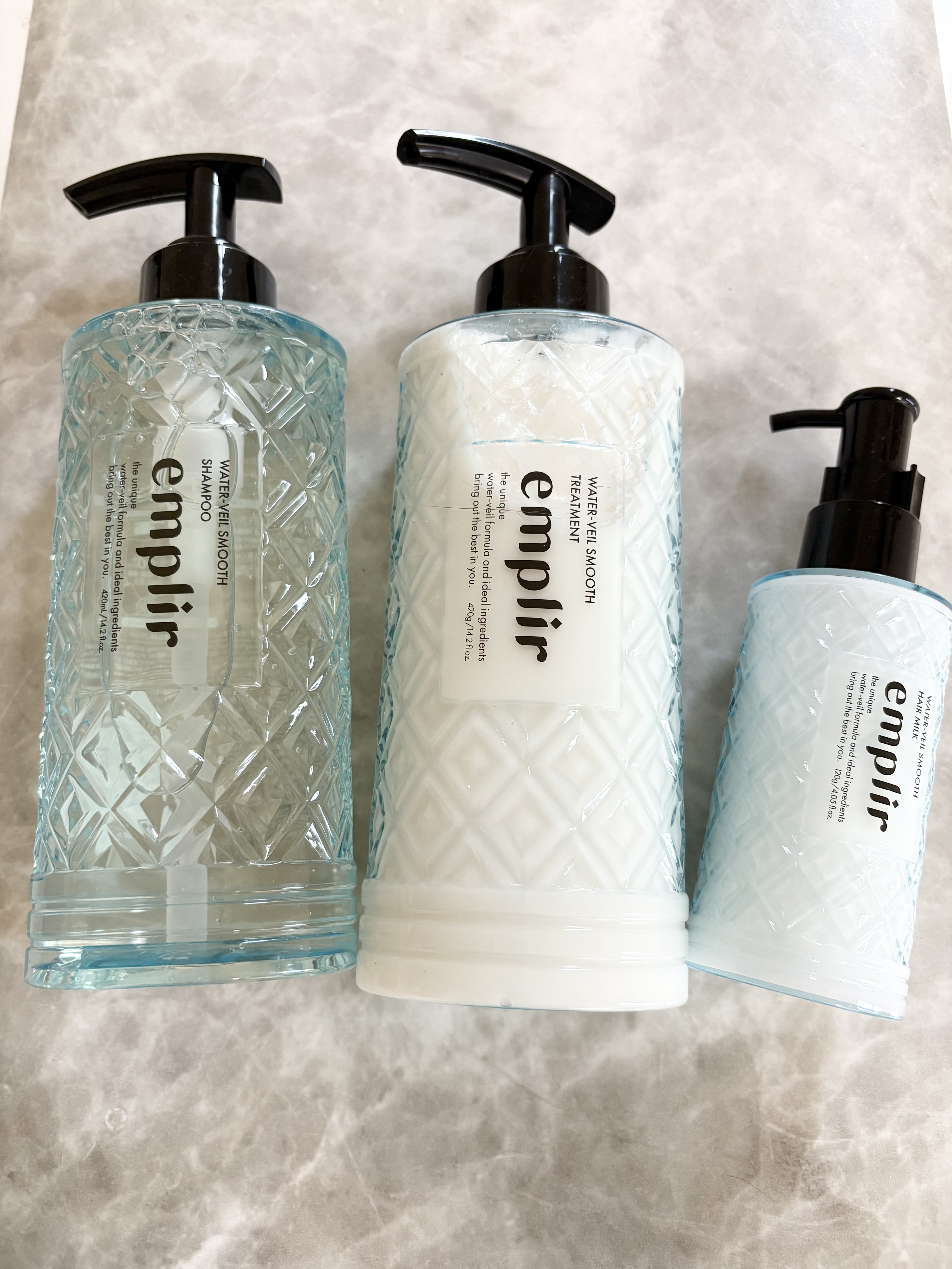 アンプリール ウォーターベールスムース
シャンプー・トリートメント・へアミルク

90%密着型モイスト成分×浸透型モイスト成分のWモイスト処方で、髪の内側からうるおいを補給

しっとりなめらかで指通りの良い髪へ導いてくれます🥰