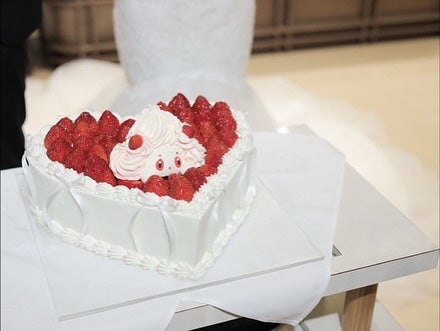 shino on LIPS 「ずっと担当させていただいてるお客様の結婚式ネイル💍✨3枚目から..」(7枚目)