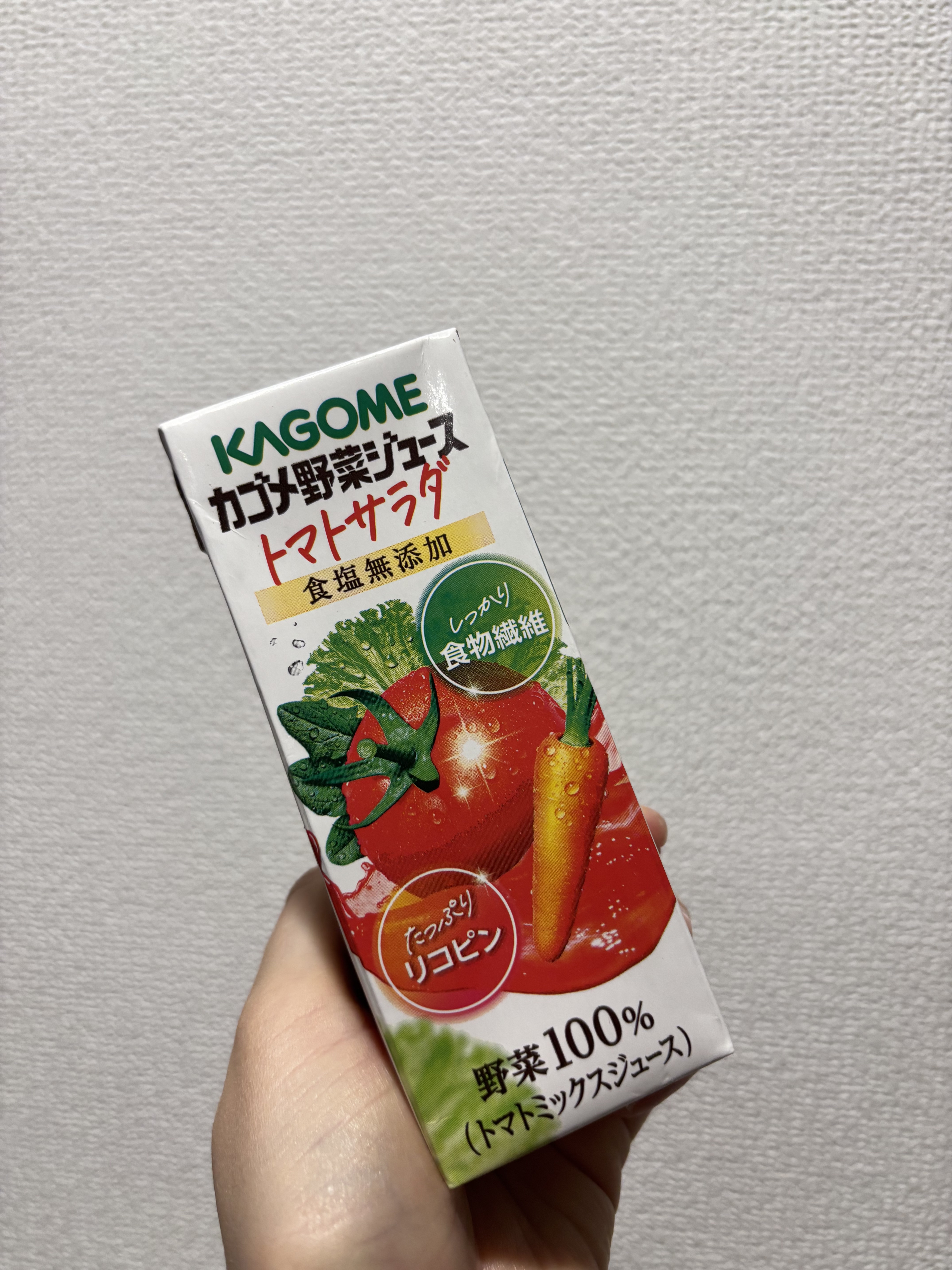 カゴメ
カゴメ野菜ジュース　トマトサラダ

食塩無添加🌟

個人的にあまり好んで飲める感じではなかった💦(トマトジュースあるある🤭)


スープに入れて
簡易ミネストローネにしちゃいました👏