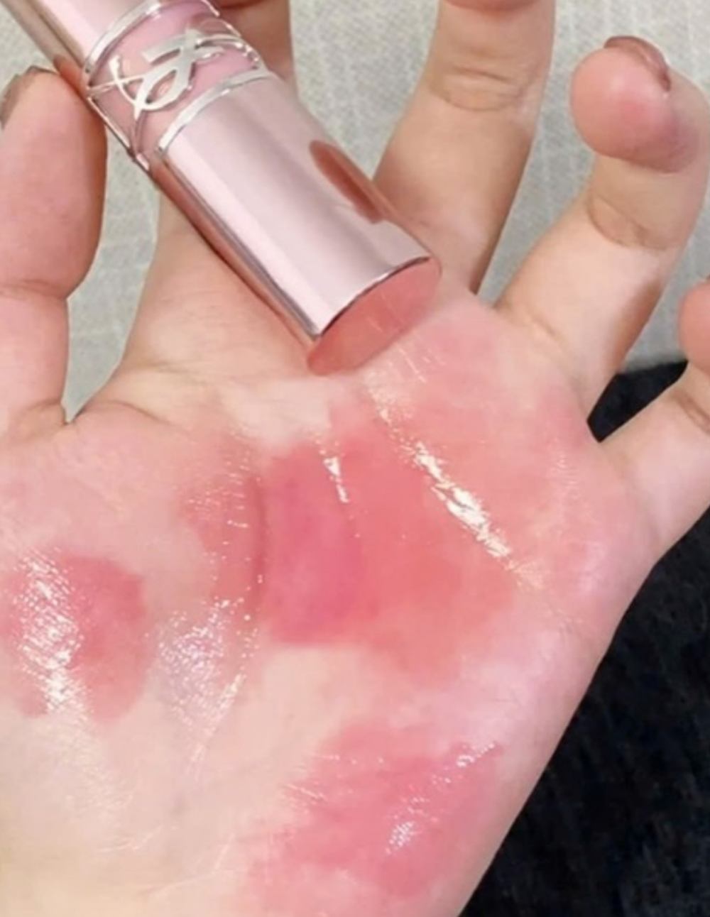 YSLラブシャイン キャンディ グロウ バーム #8B ザットピンク/YVES SAINT LAURENT BEAUTE/口紅を使ったクチコミ（2枚目）