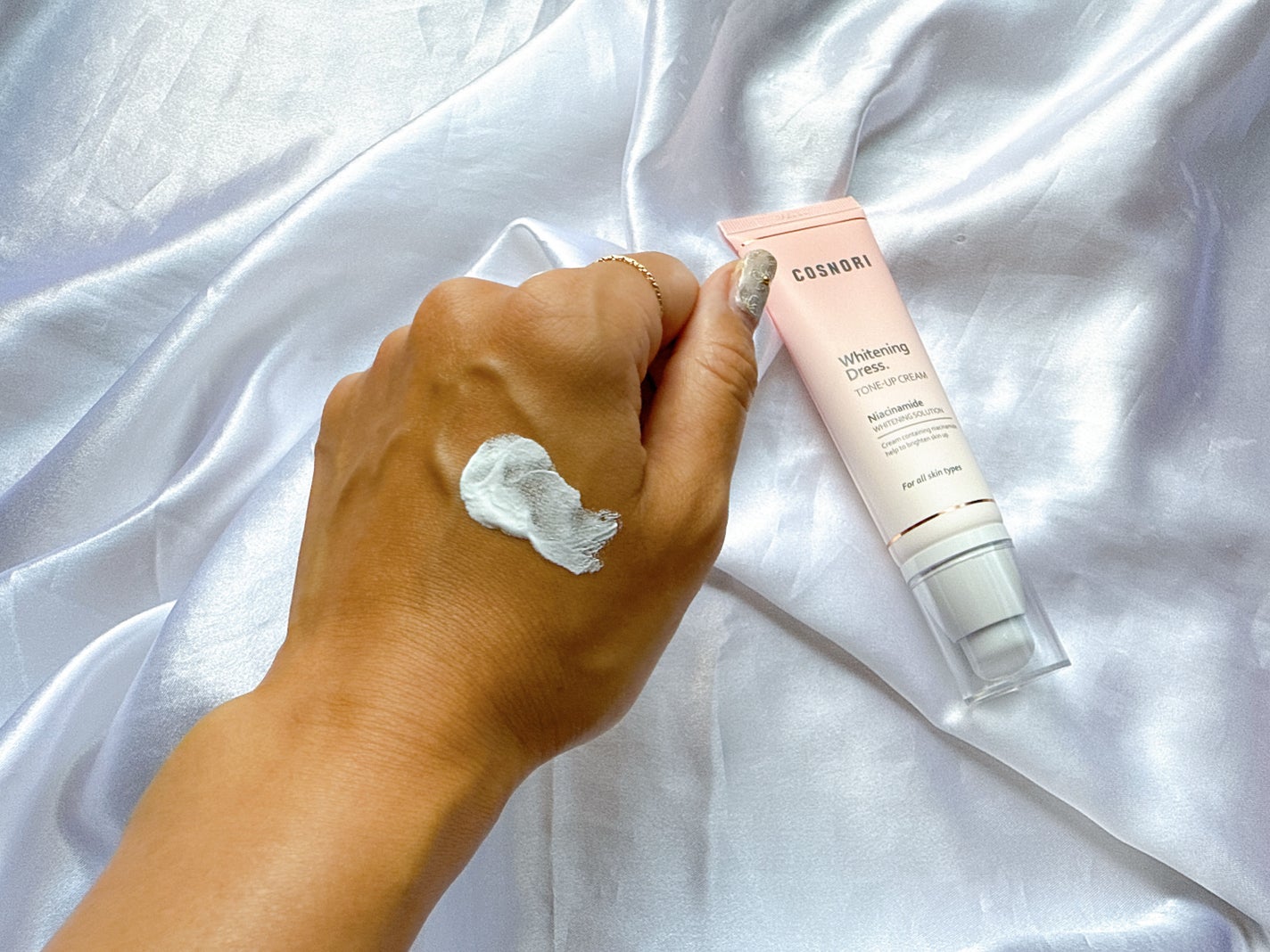 ホワイトニングドレストーンアップクリーム/COSNORI/化粧下地を使ったクチコミ(3枚目)