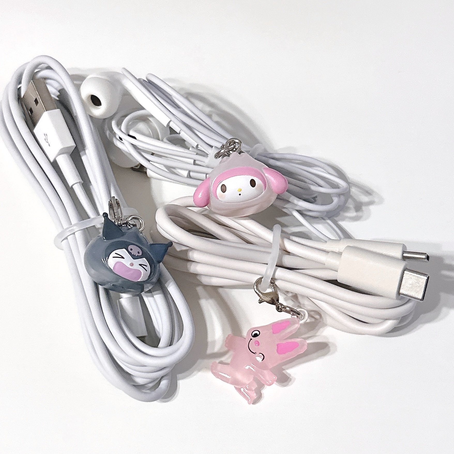 めじるしアクセサリーでイヤホンとかコードまとめたら絡まらないし可愛いしで一石二鳥だった🕊️