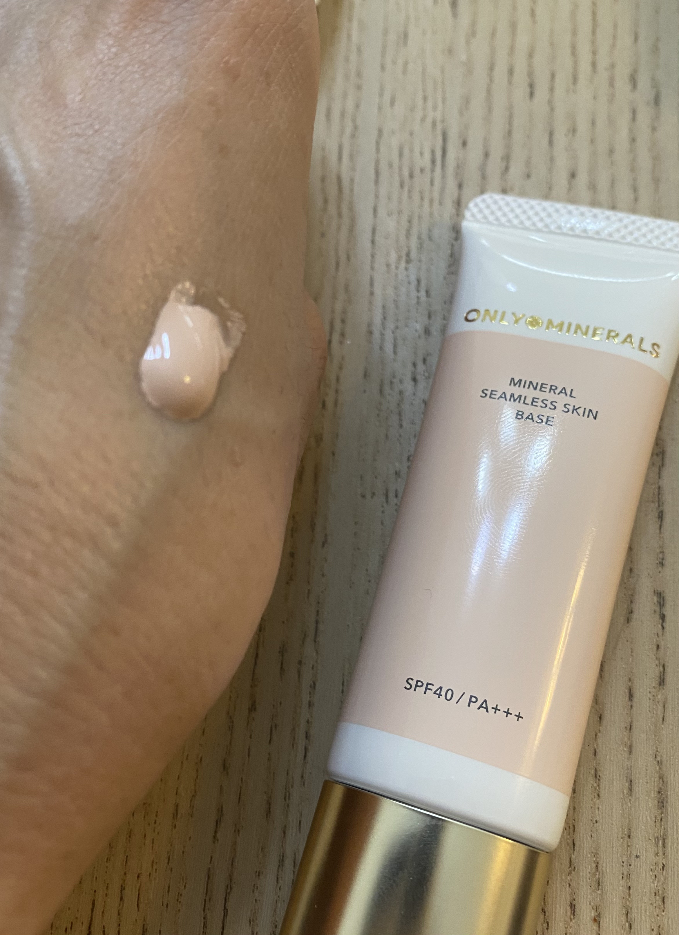 ミネラルシームレススキンベース 02 ピンクベージュ/ONLY MINERALS/化粧下地を使ったクチコミ（2枚目）