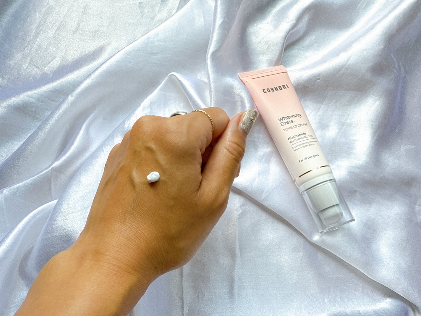 ホワイトニングドレストーンアップクリーム/COSNORI/化粧下地を使ったクチコミ(2枚目)