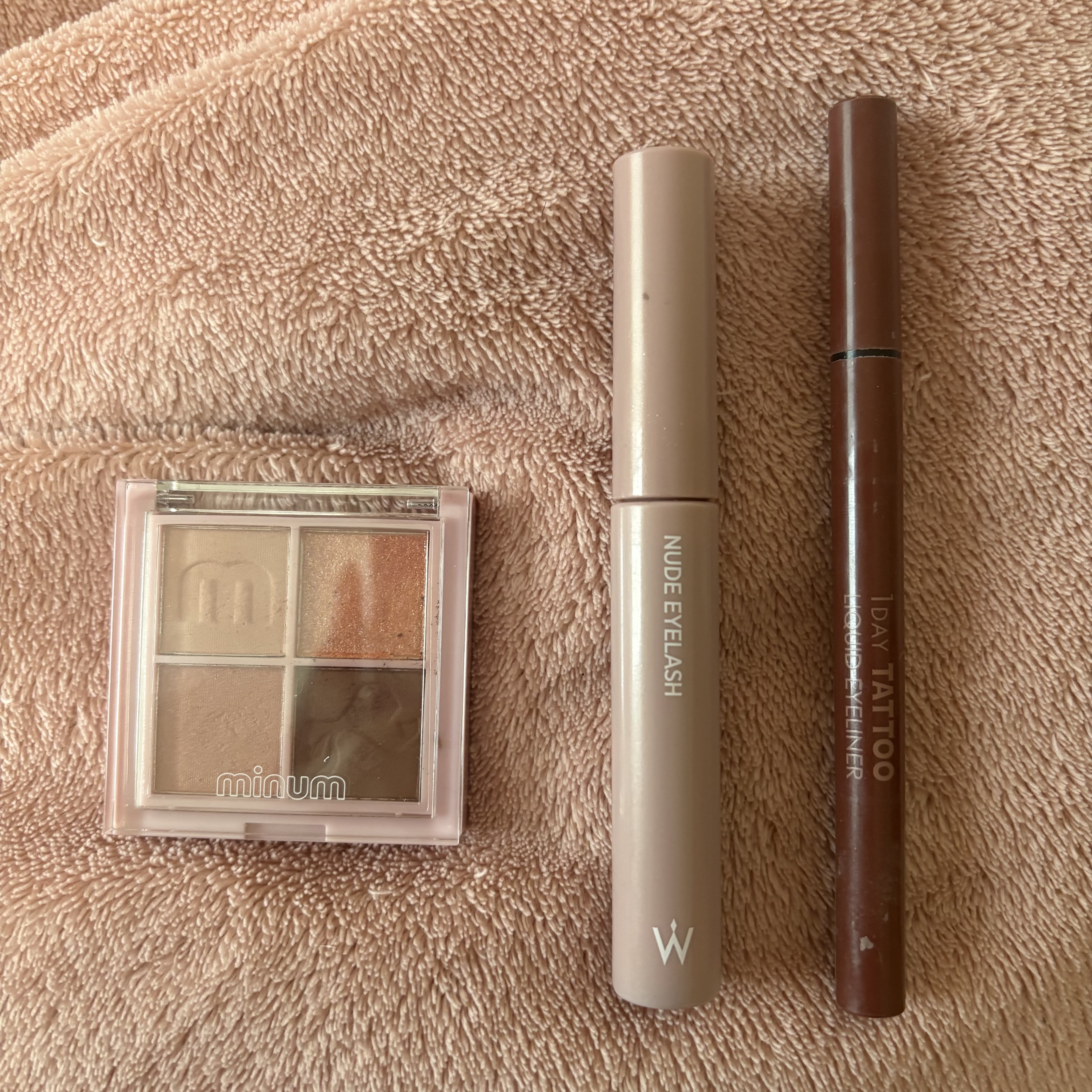 ｡* ❤︎… 新作コスメで秋メイク …❤︎*。
ミニュム バブアイカラーパレット 03 ￥605
ウォンジョンヨ ヌードアイラッシュ 02 ￥1,430
Kパレット 1DAY TATOO リキッドアイライナー07 ￥1,320
・
(画像2