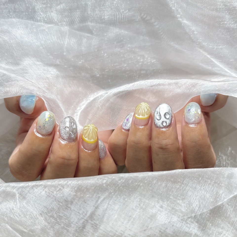 7月のネイル☀️💅

レモン🍋に
水滴💧で涼しげに💫

#ネイル　#ジェルネイル　#夏ネイル