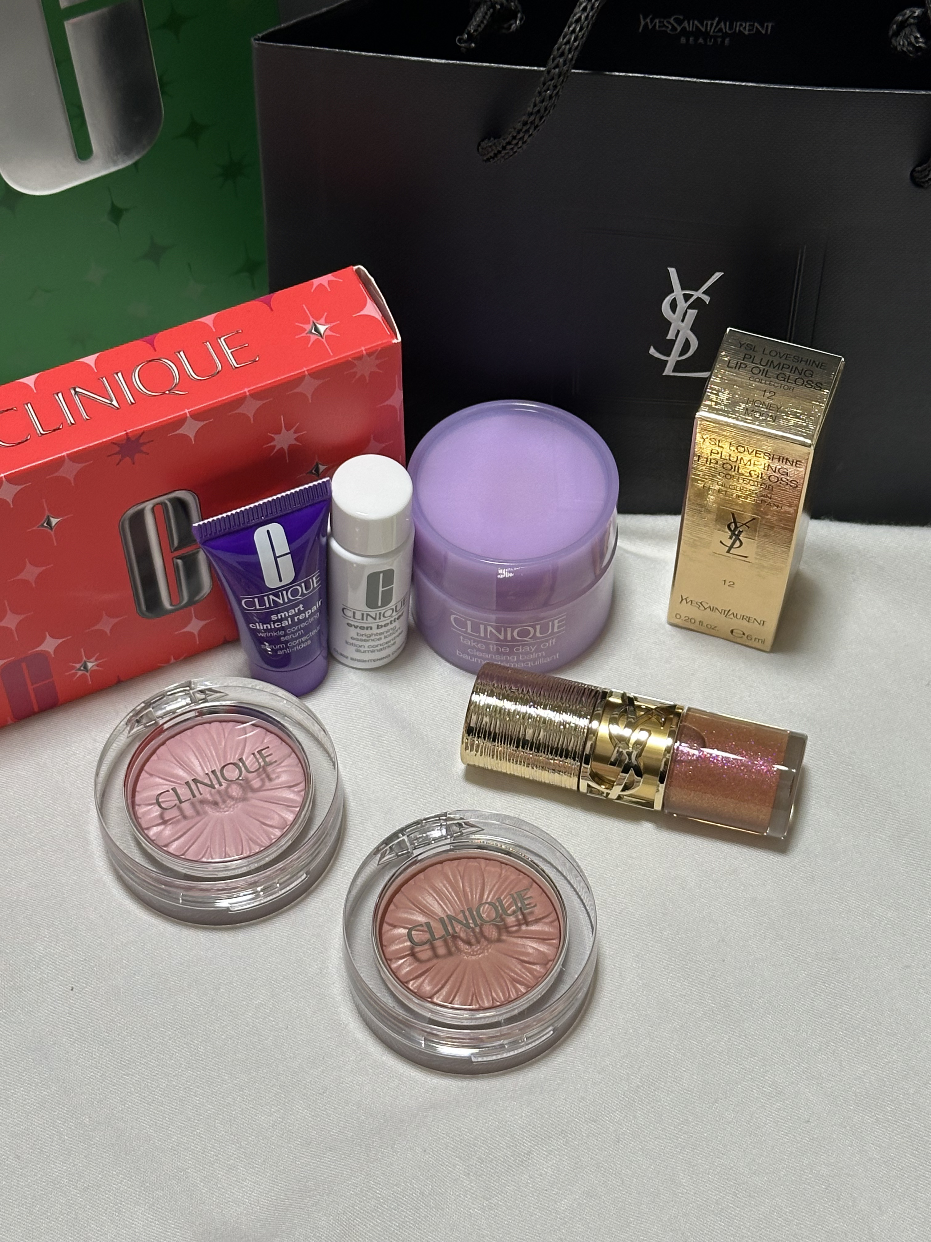 YSL ラブシャイン オイル グロス/YVES SAINT LAURENT BEAUTE/リップグロスを使ったクチコミ（1枚目）