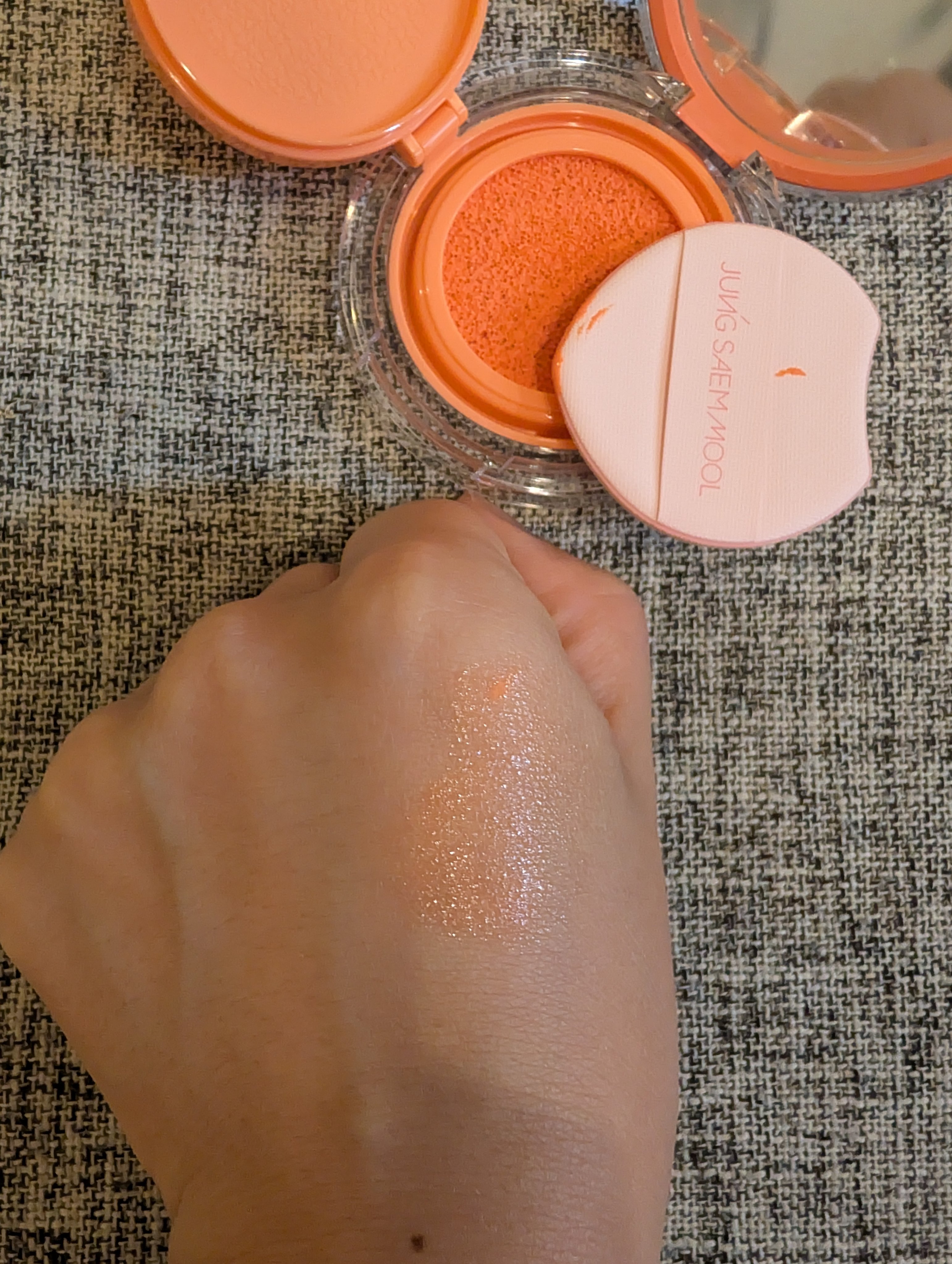 アーティストクッションブラッシュ デューイーコーラル/JUNG SAEM MOOL/リキッドチークを使ったクチコミ（2枚目）