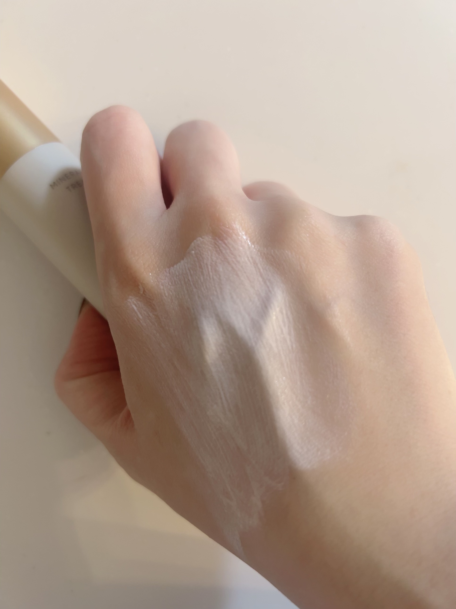 ミネラルインナートリートメントベース/エトヴォス/化粧下地を使ったクチコミ（3枚目）