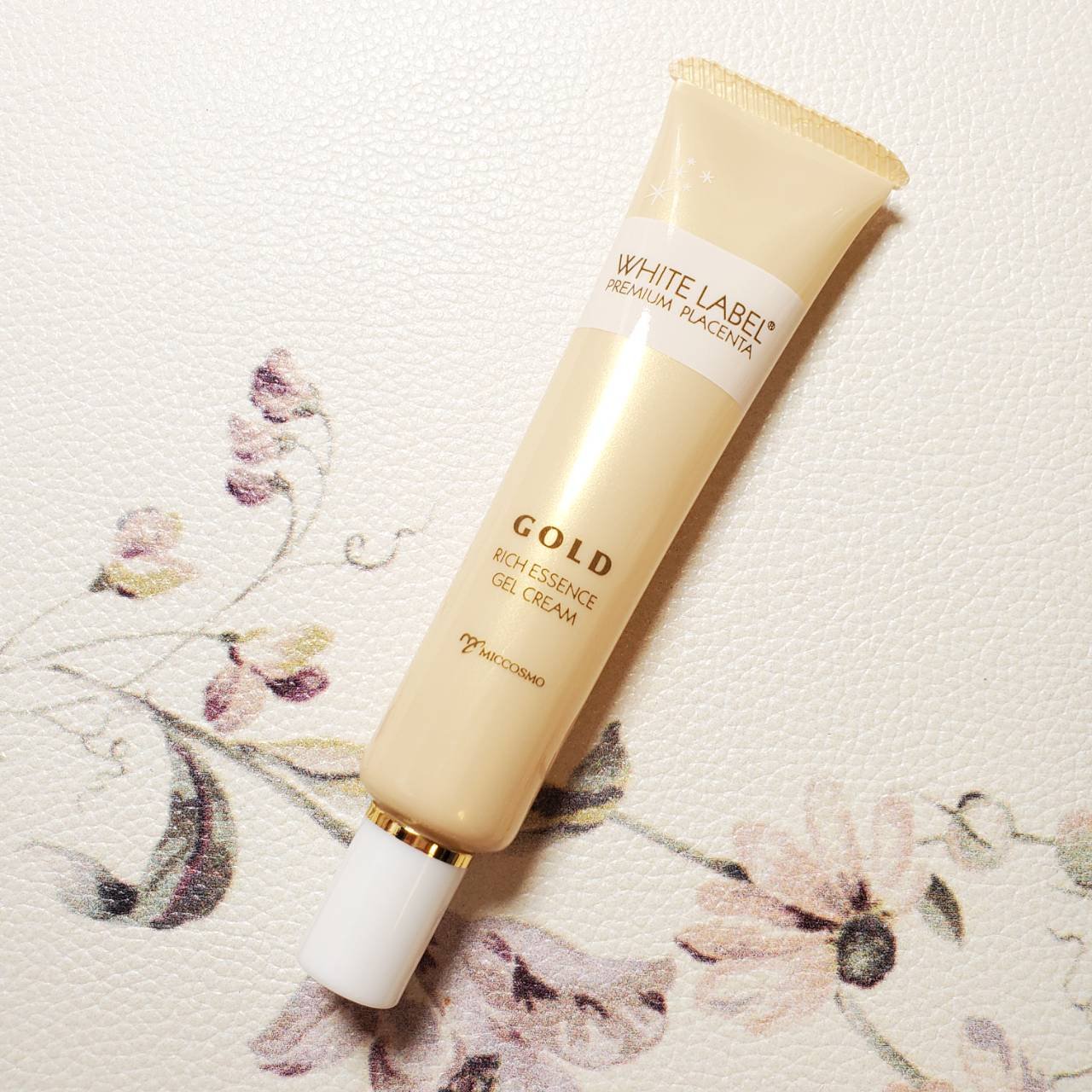 金のプラセンタ濃ハリもっちりーな/ホワイトラベル/アイケア・アイクリームを使ったクチコミ（1枚目）