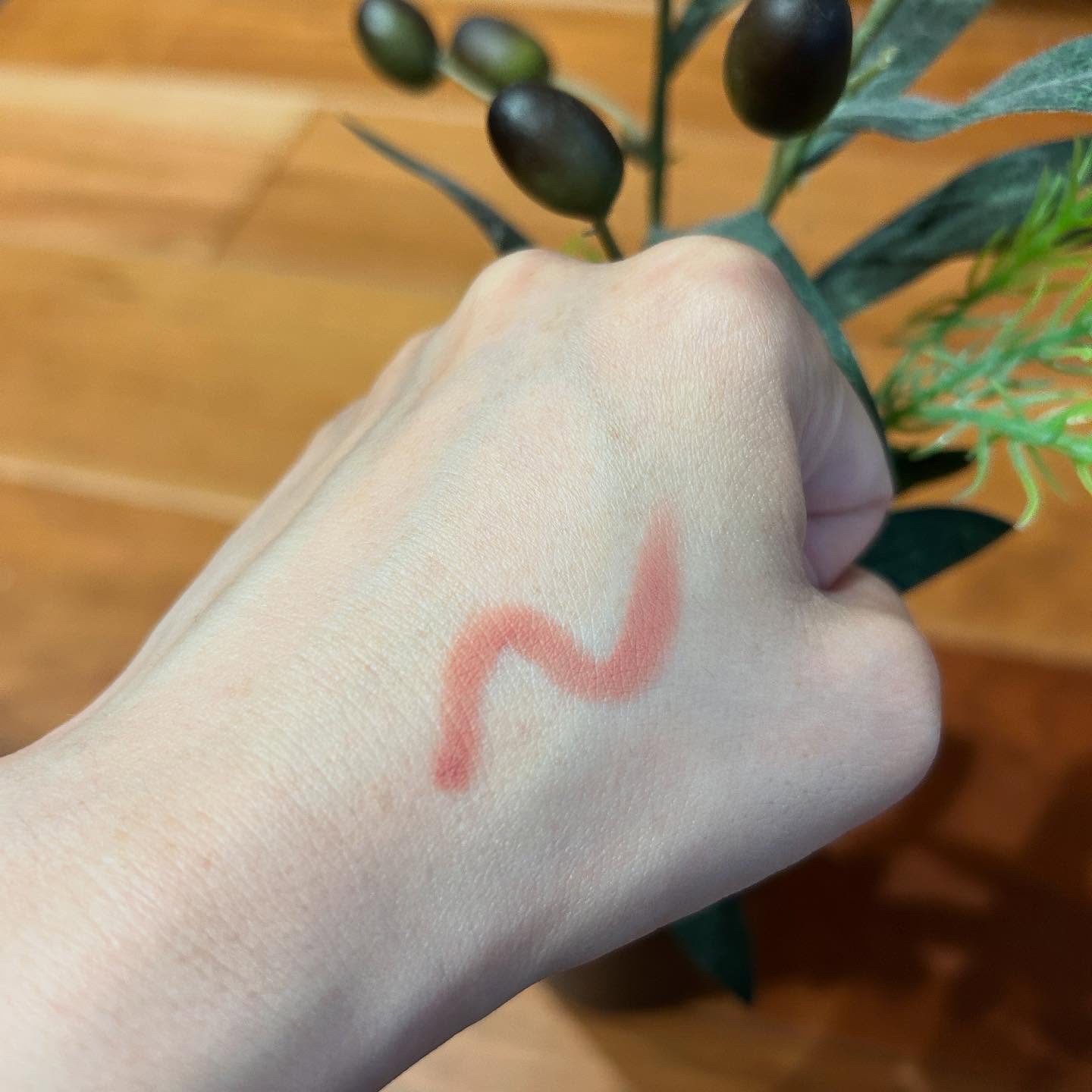 オーバーデューリップペンシル 002 Suede Rosy Brown/nonoer/リップライナーを使ったクチコミ（3枚目）