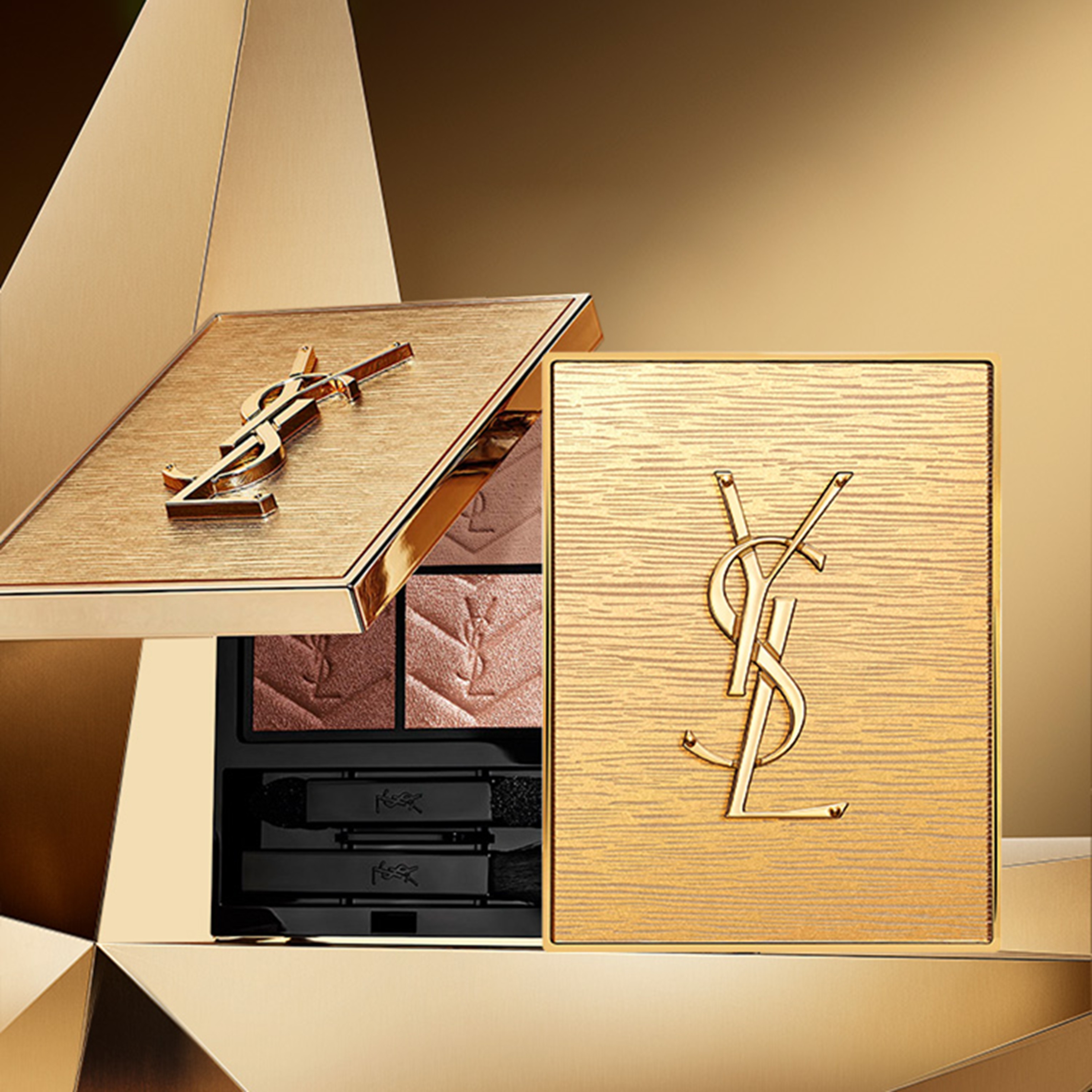 【全国発売】

2025 YSL NOEL COLLECTION
「ADORN IN GOLD」第1弾

YSLのベストセラー「クチュール ミニ クラッチ」
ダイヤモンドの「輝き」と「透明感」に着想を得た、ハイジュエリーのような上質な煌めき