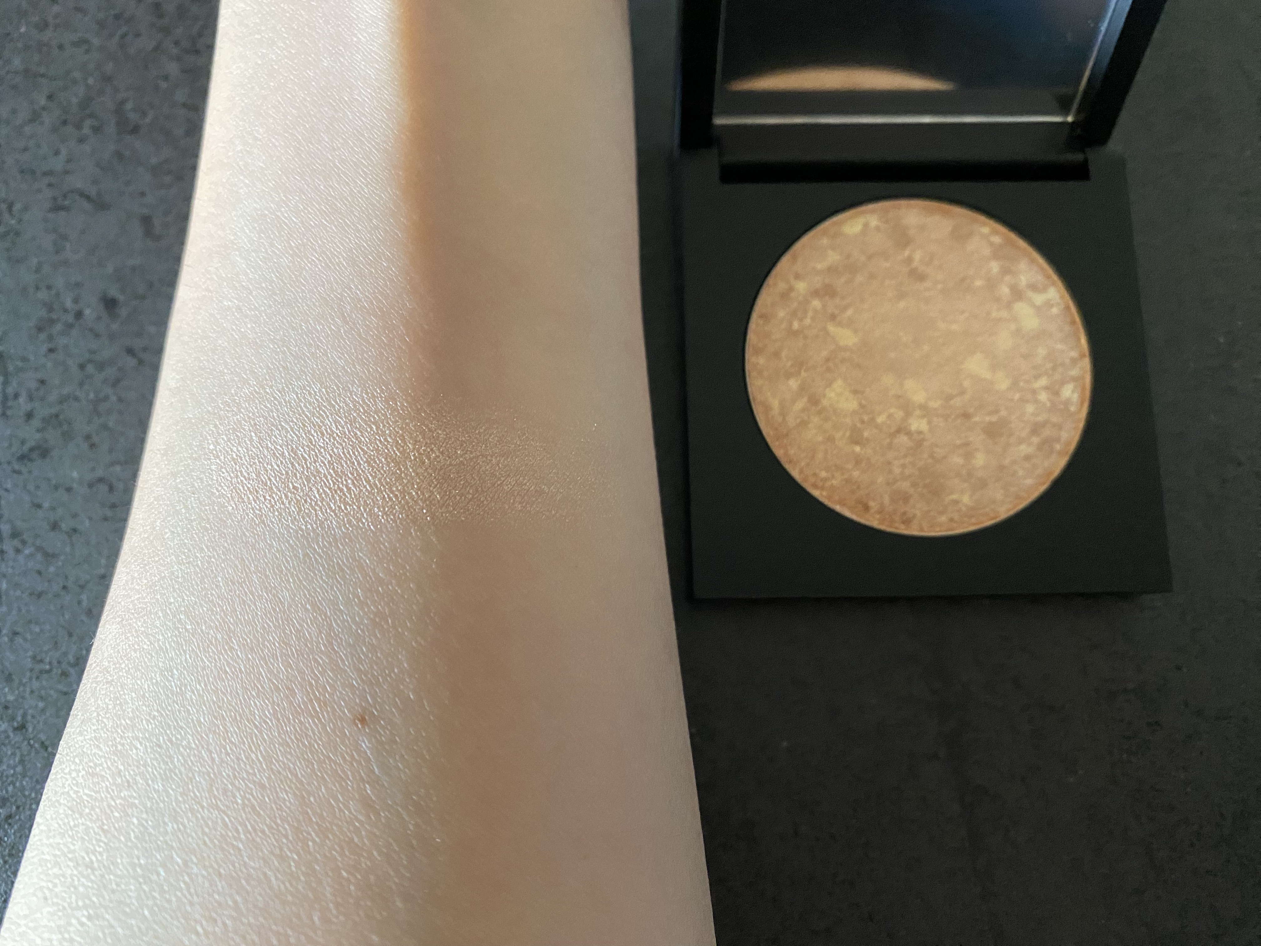 パールライクハイライター/FIVE VIBE/パウダーハイライトを使ったクチコミ（3枚目）